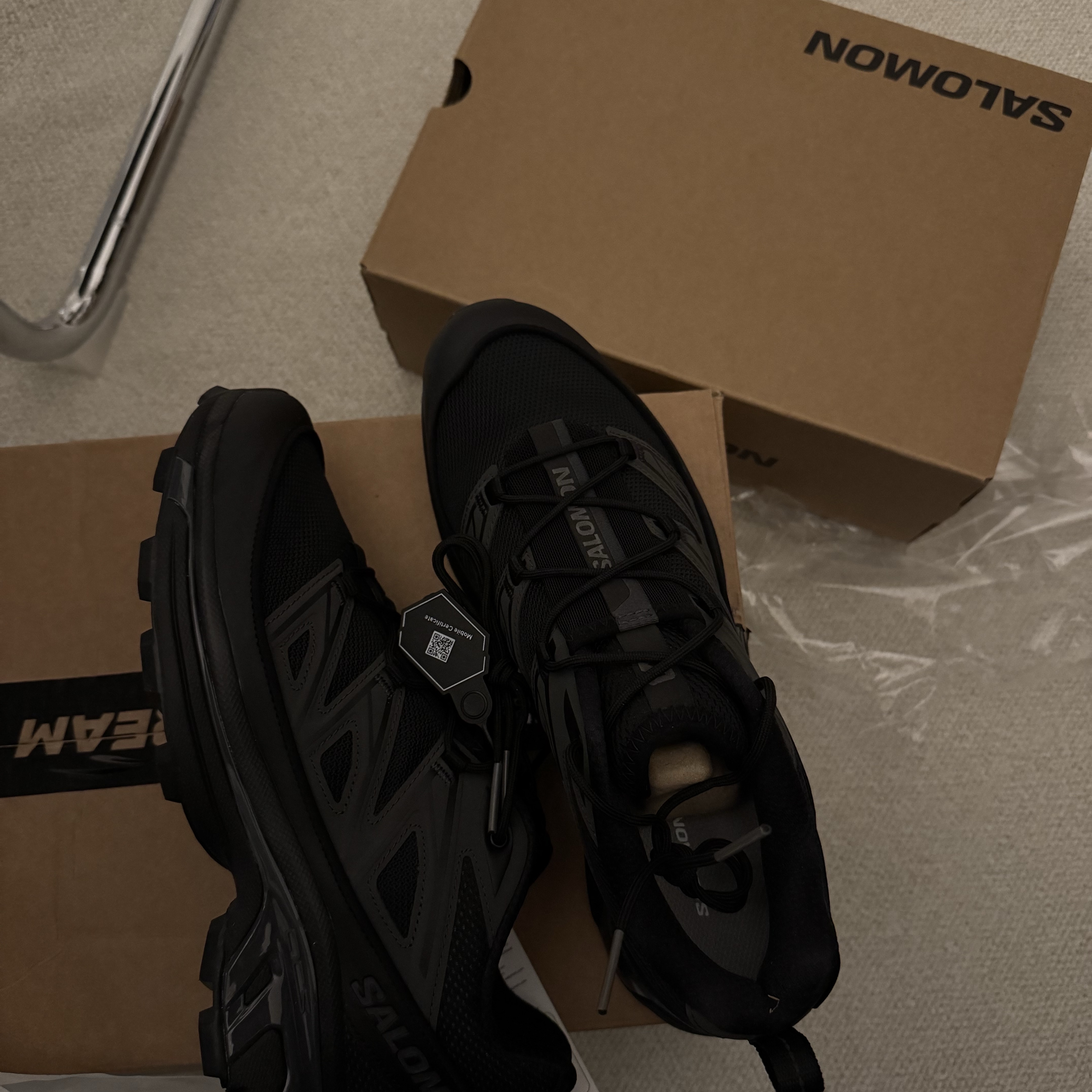 Salomon XT-6 Expanse Black Ebony 착용 스타일