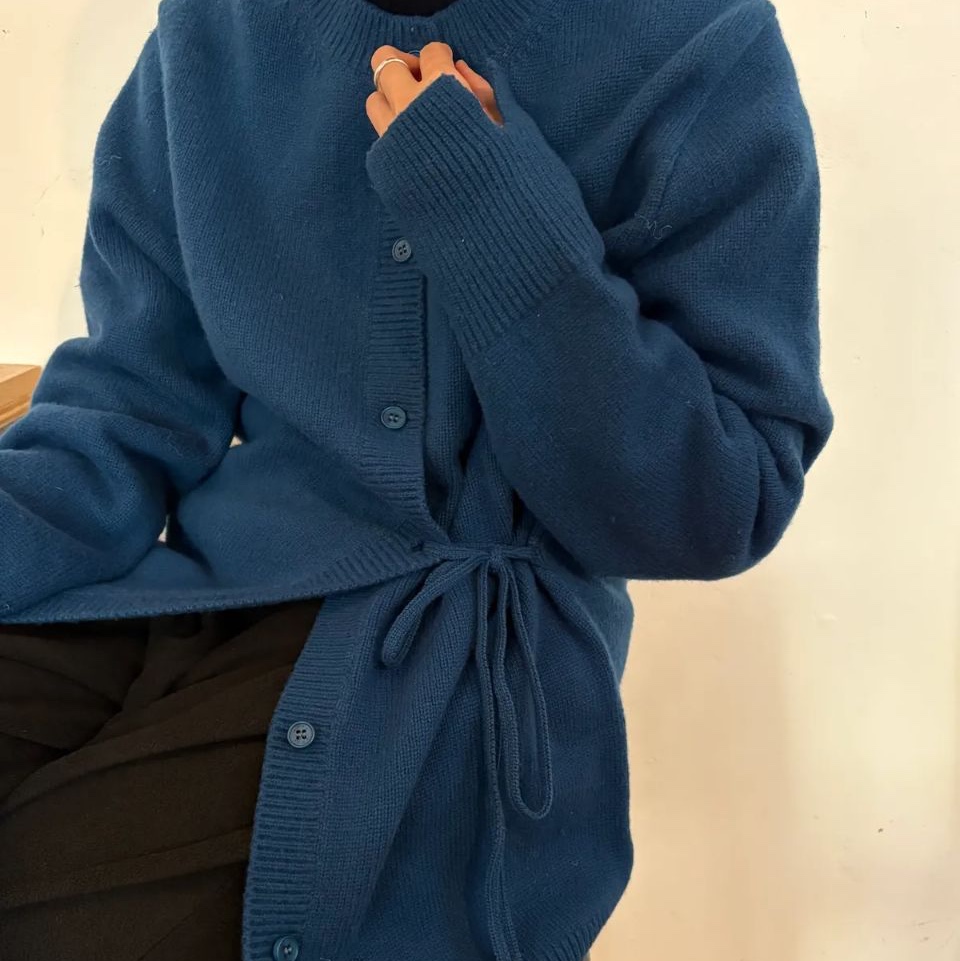 ACOC Doubleway Cardigan Peacock Blue, ACOC Modular Wrap Skirt Dark Purple 착용 스타일 - 2
