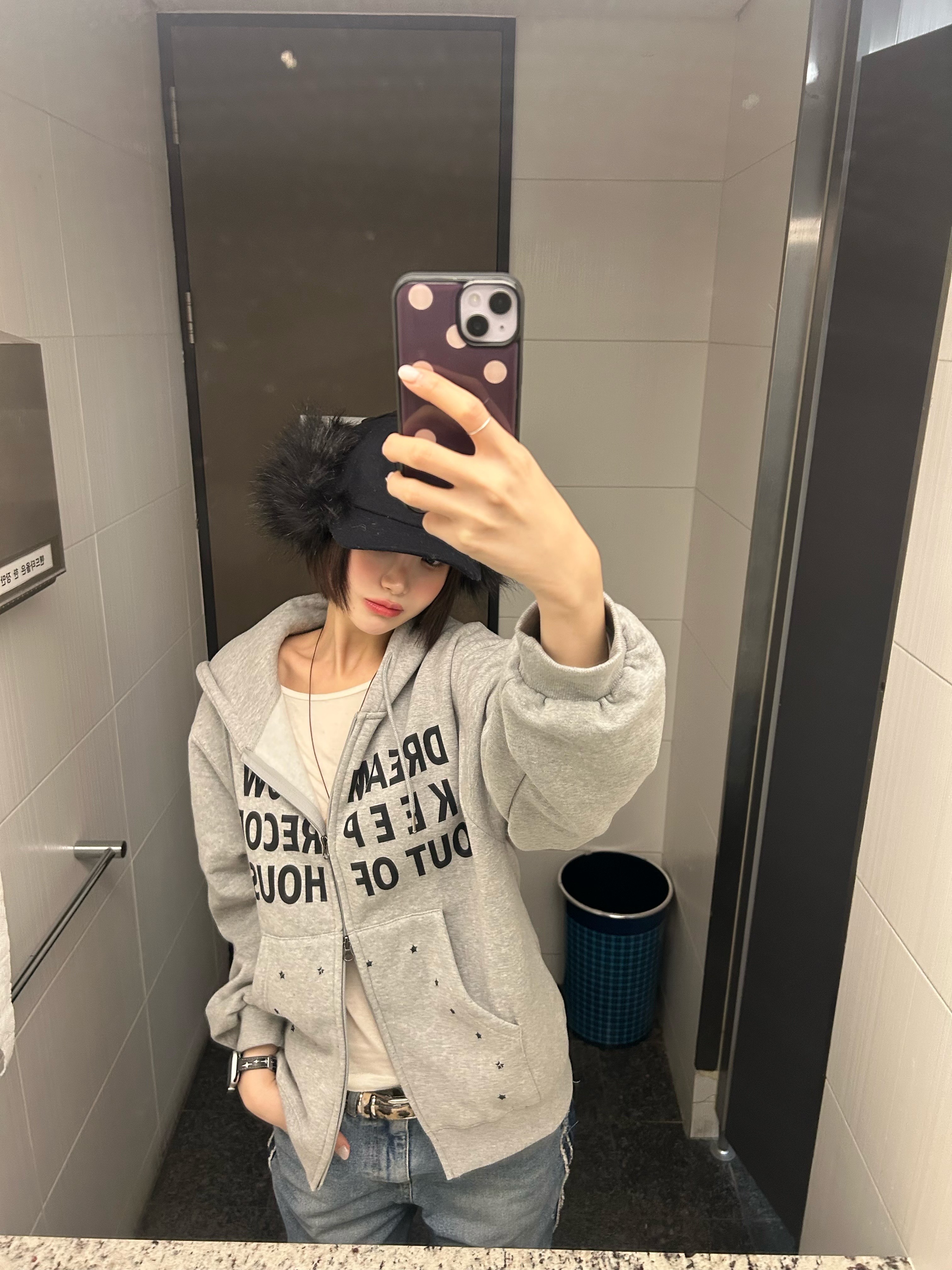 SLOW RECORD HOUSE Typo Star Hood Zip-Up Grey 착용 스타일 - 1