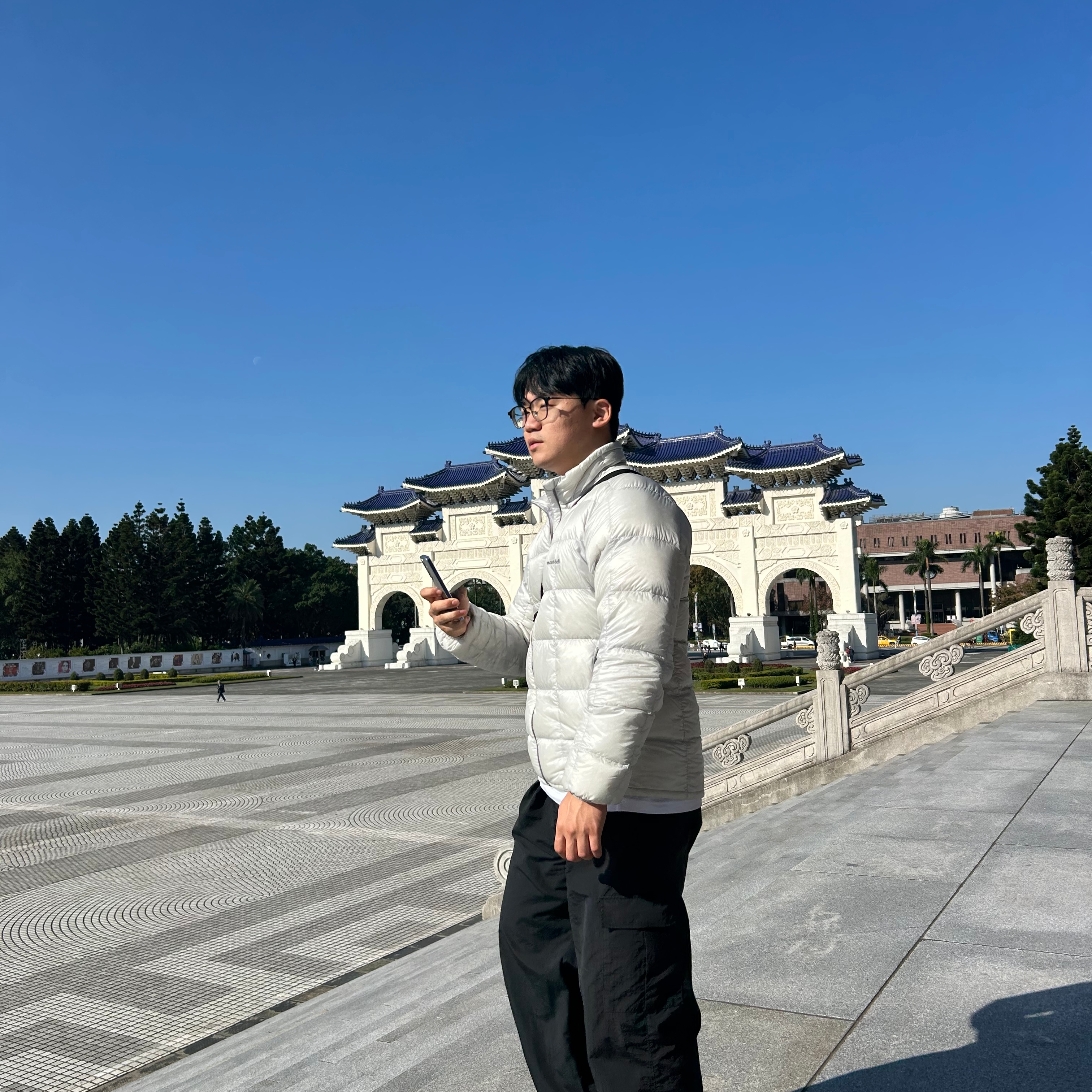 Montbell Superior Down Jacket Light Gray 착용 스타일 - 2