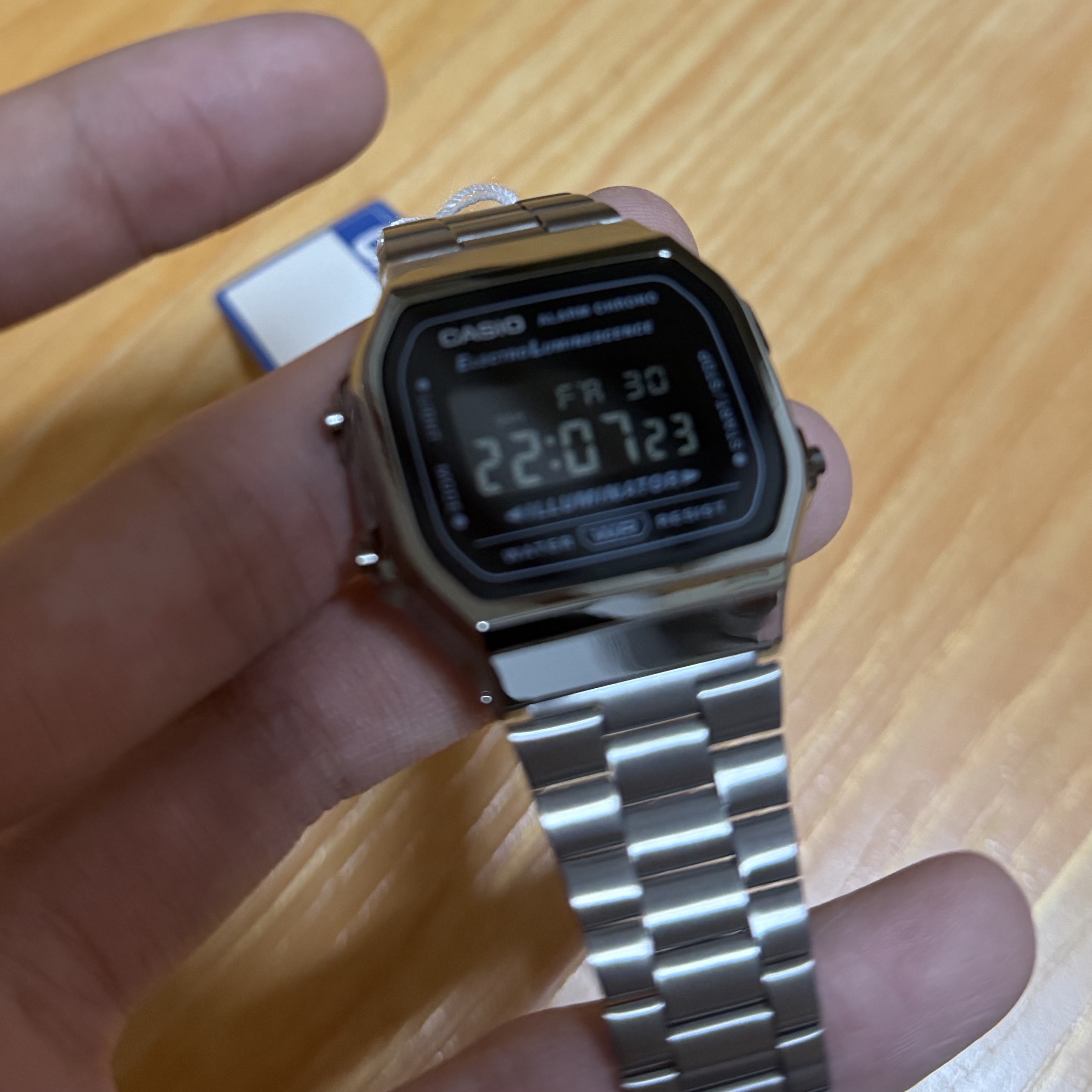 Casio A168WGG-1B 착용 스타일