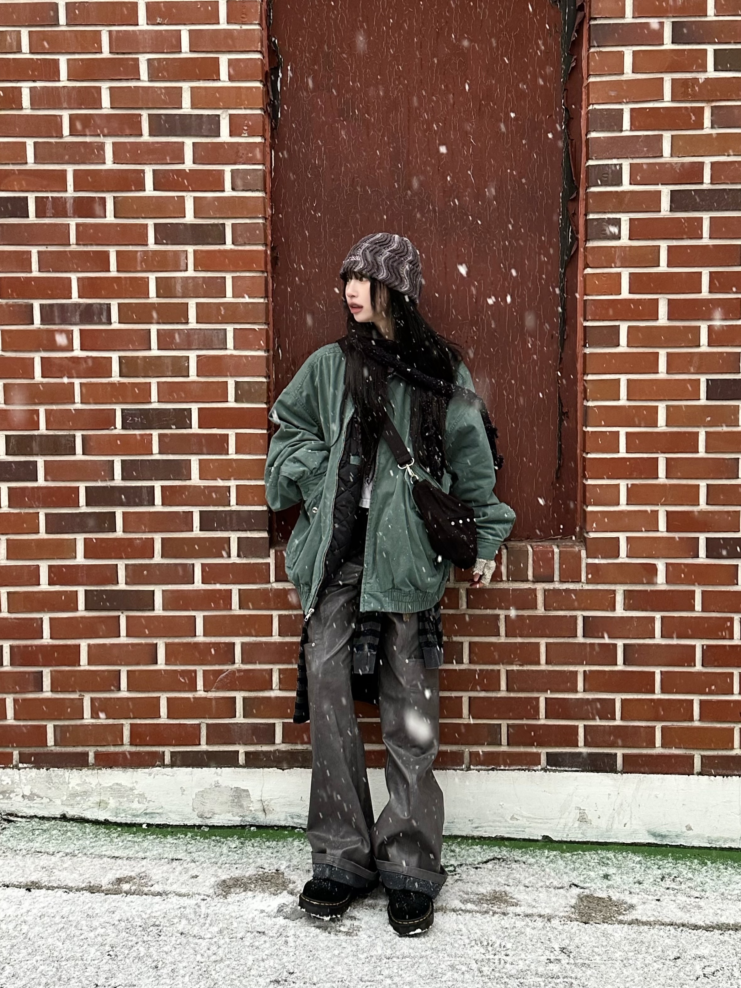 Atiissu Weave Beanie Gray, Supreme Leather Collar Utility Jacket Green - 23FW 착용 스타일 - 4