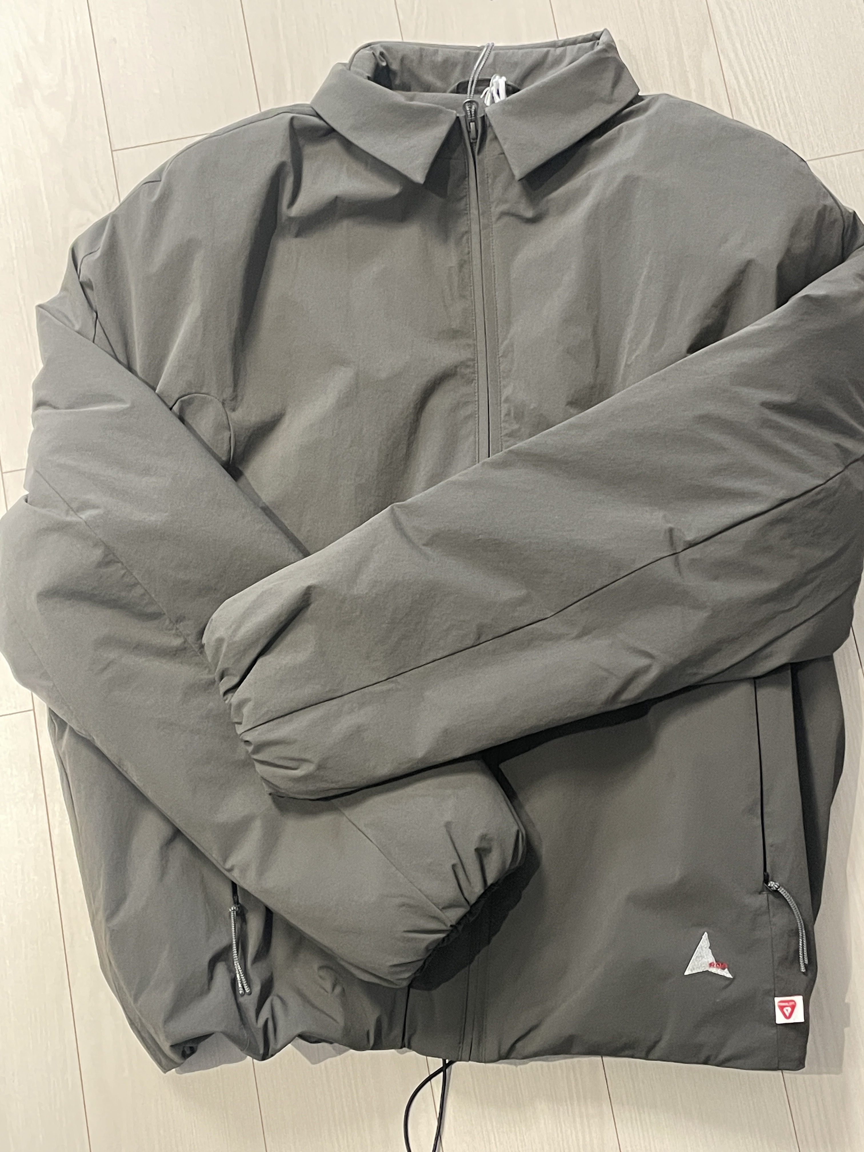 Roa Onsen Primaloft Overshirt Dark Grey 착용 스타일