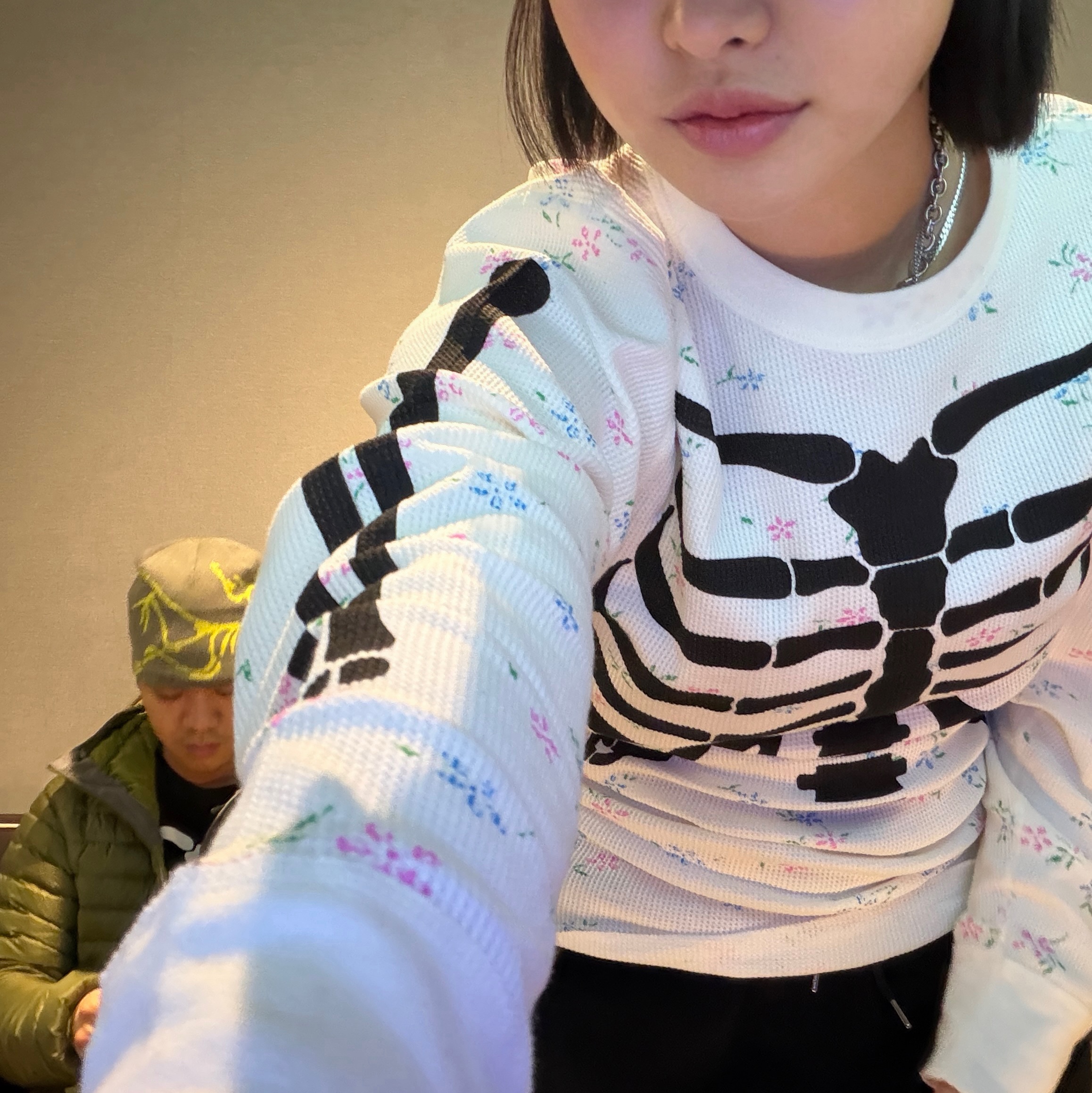 Supreme Hanes Bones Thermal Crew Floral (1 Pack) - 25FW 착용 스타일