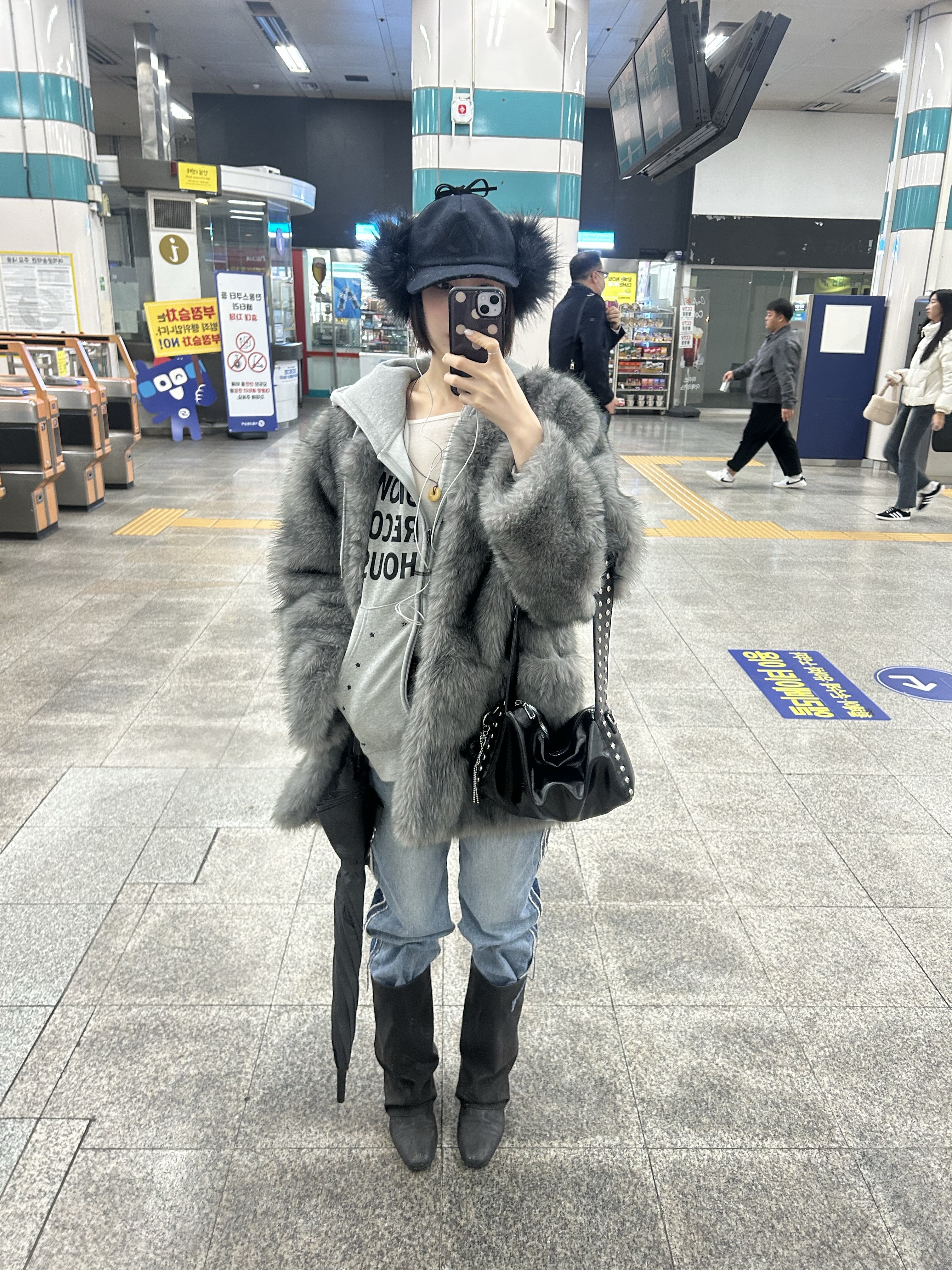 SLOW RECORD HOUSE Typo Star Hood Zip-Up Grey 착용 스타일 - 7