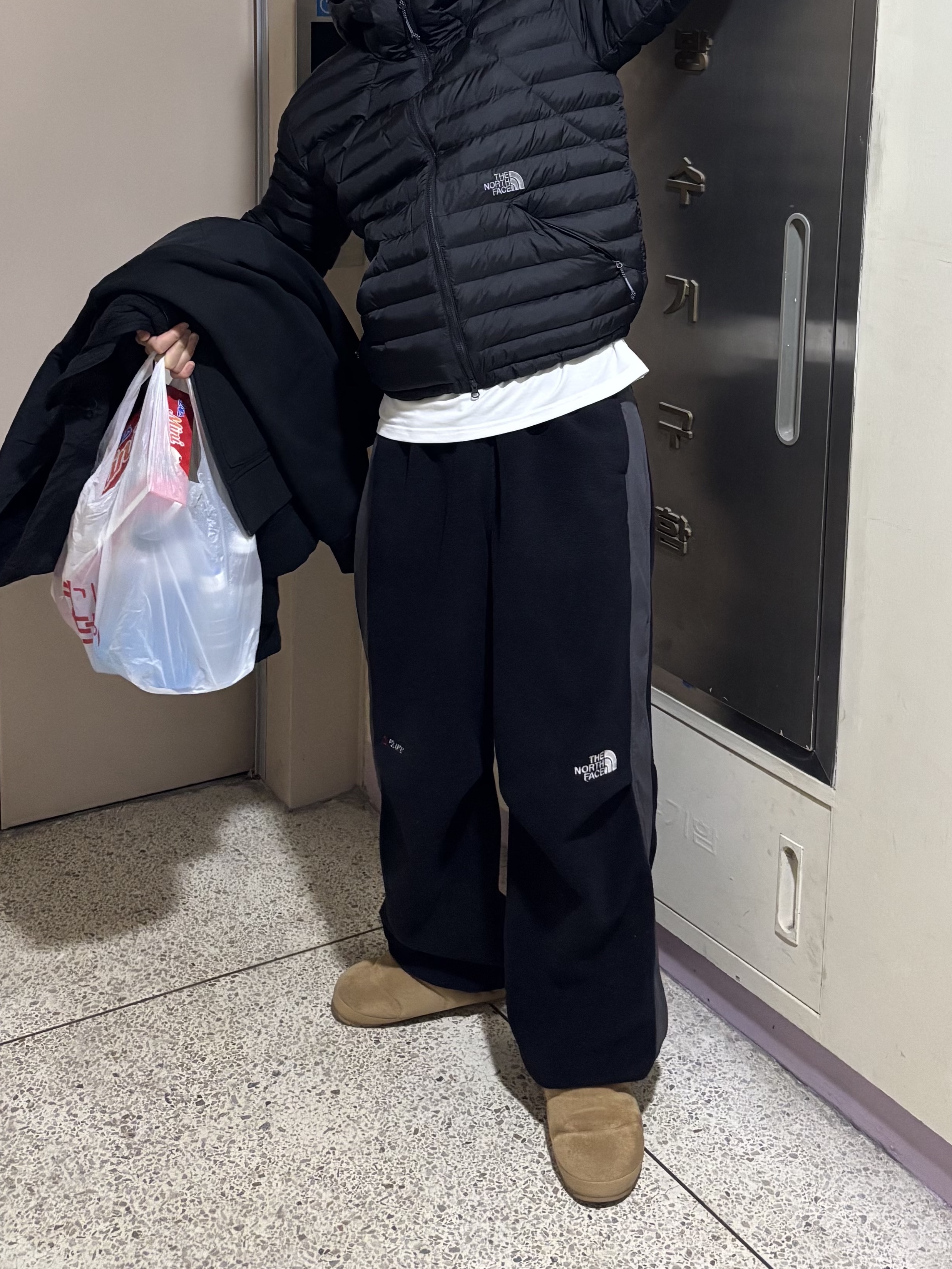 The North Face Ventus On Jacket Black 착용 스타일