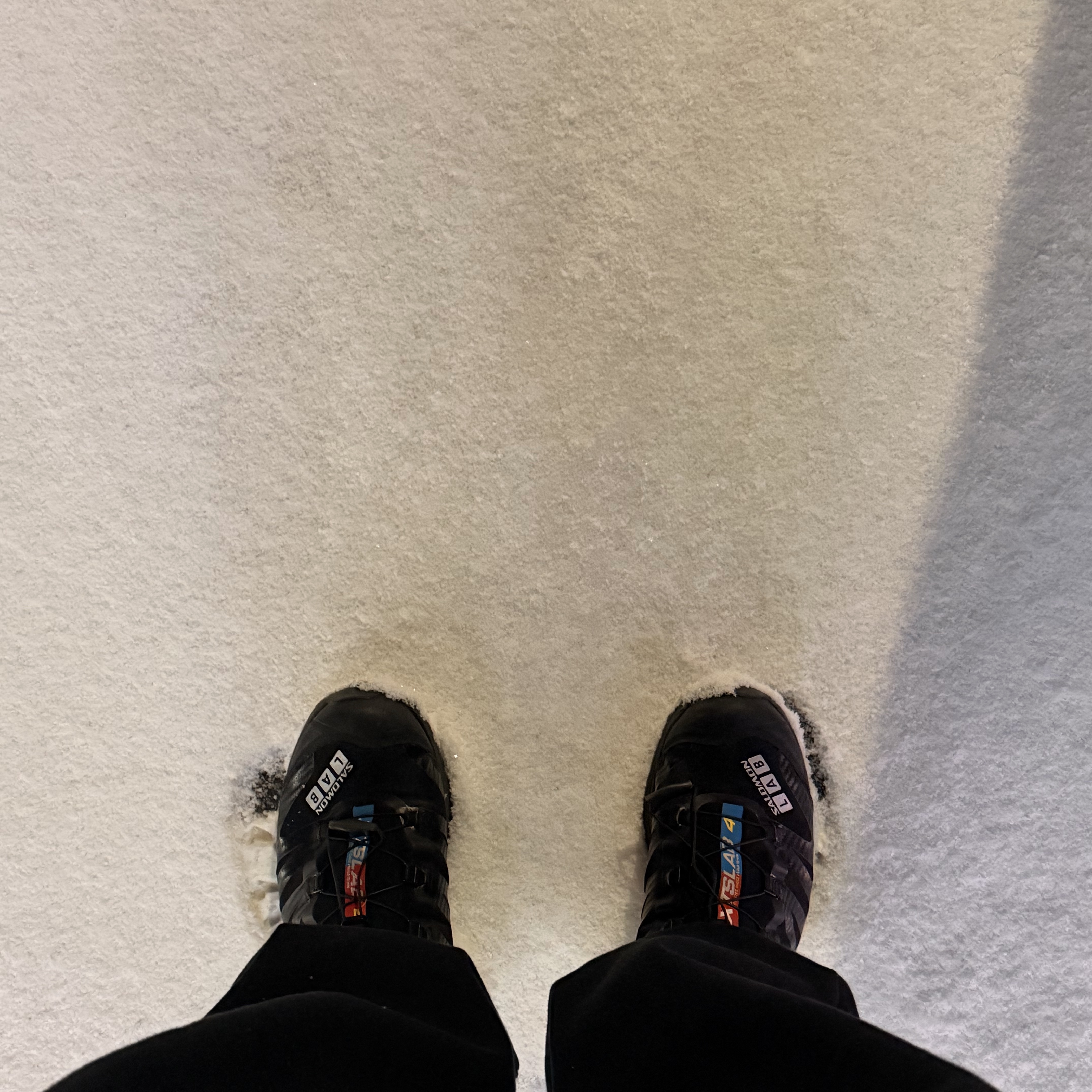 Salomon XT-4 Black Silver Metallic 착용 스타일