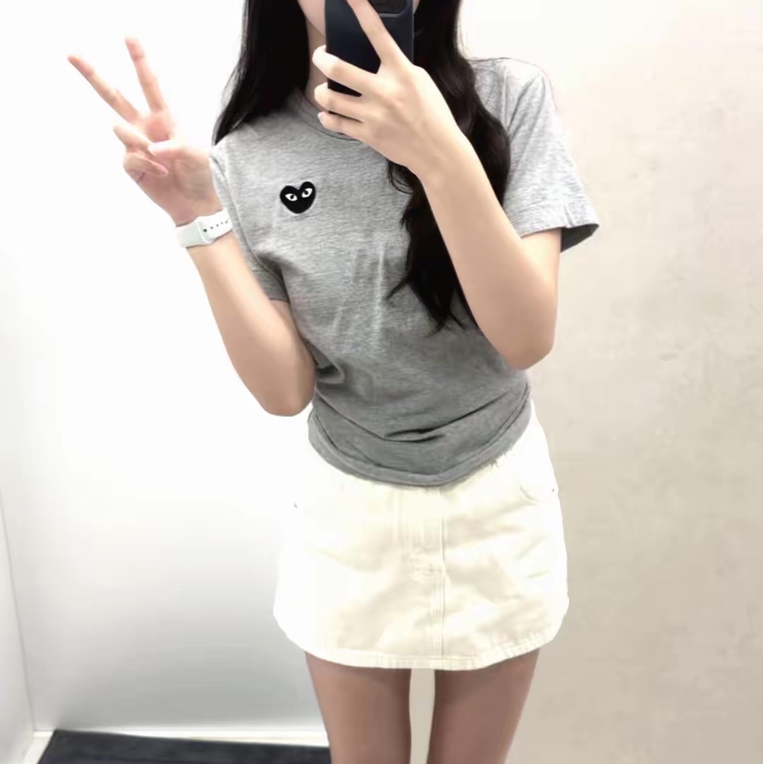 Play Comme des Garcons Black Heart T-Shirt Gray 착용 스타일