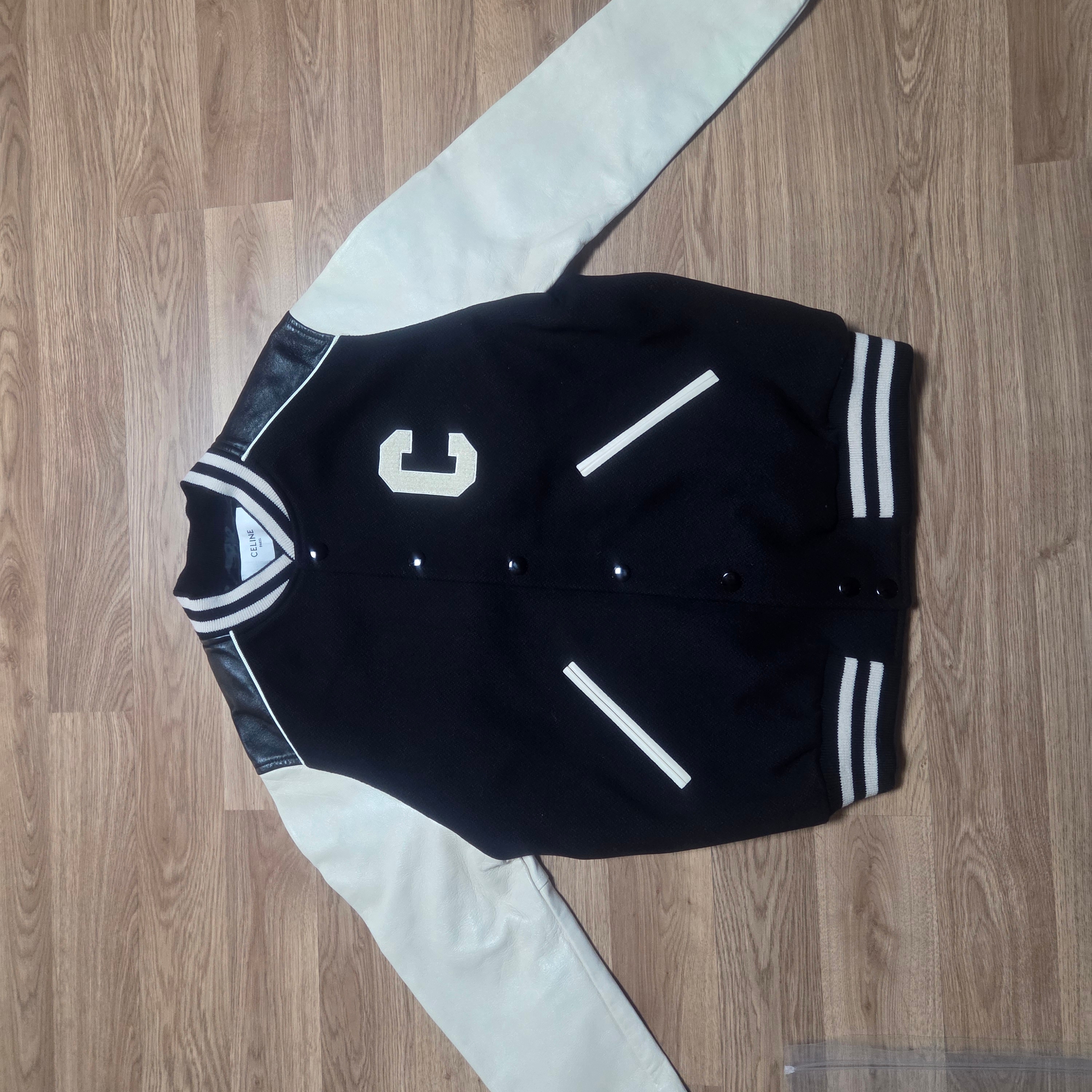 Celine Classic Teddy Jacket in Textured Wool Black 착용 스타일 - 5