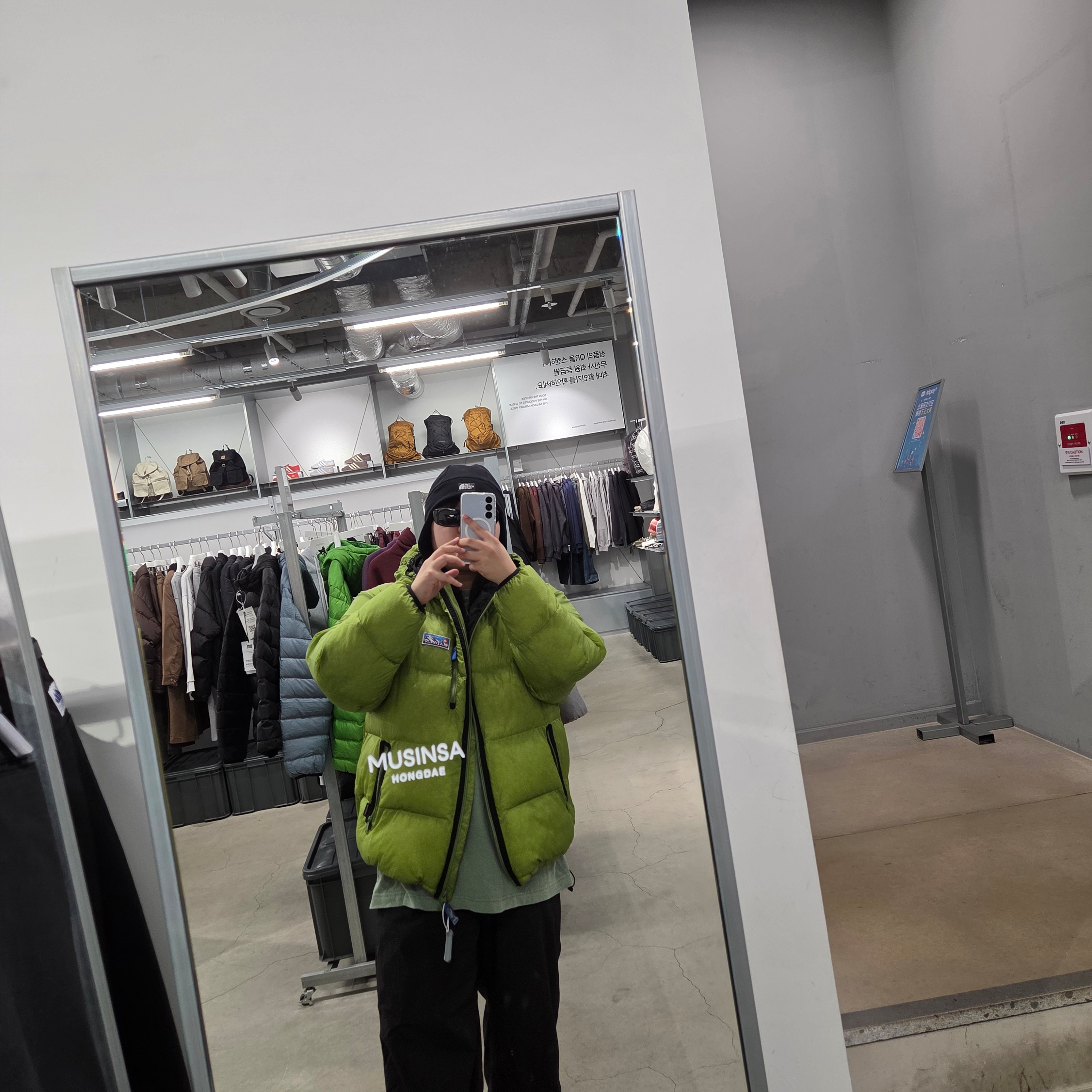 The North Face Fleece Earmuff Beanie Black, Carhartt WIP Chase Long Sleeve T-Shirt Glassy Teal 착용 스타일