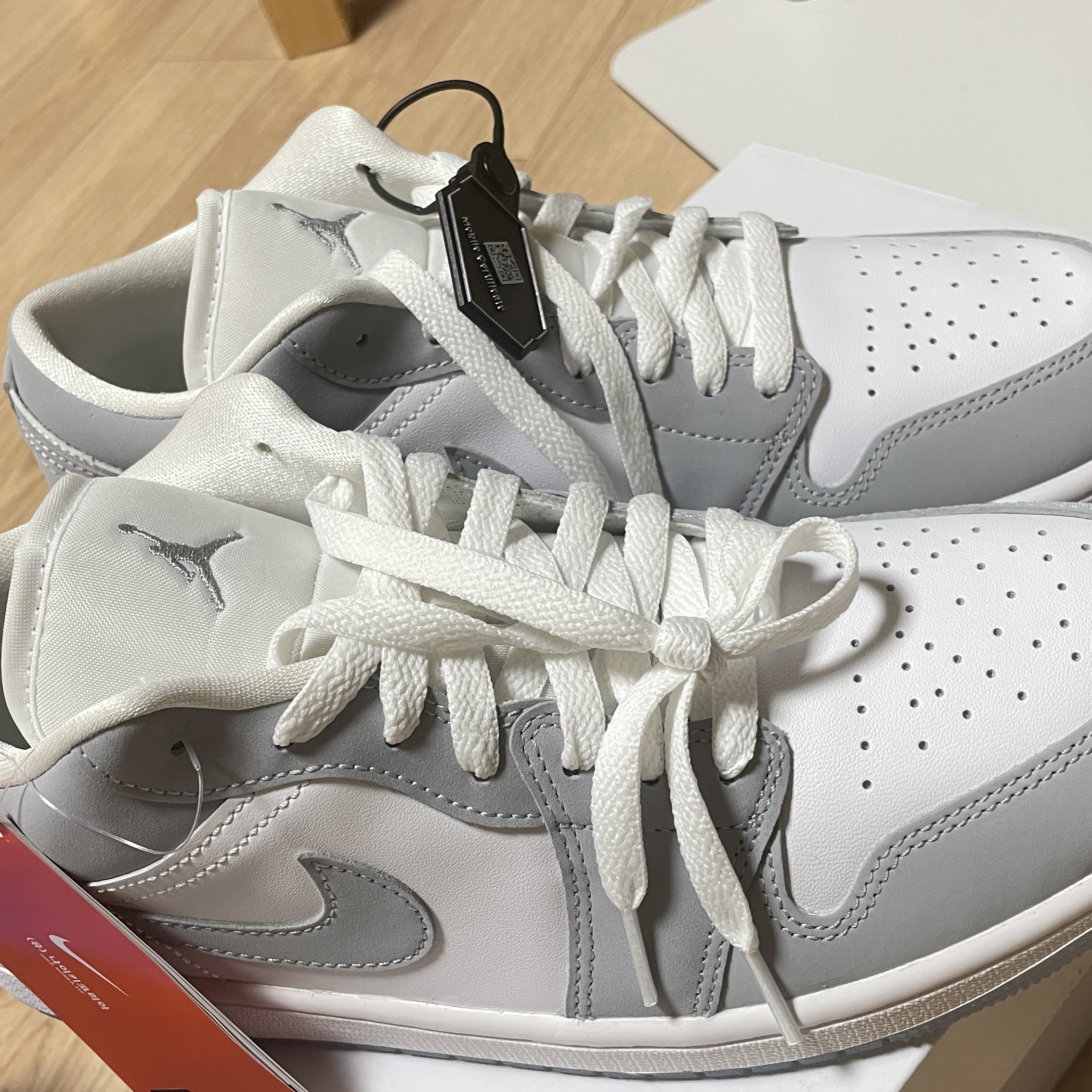 (W) Jordan 1 Low White Wolf Grey 착용 스타일 - 2