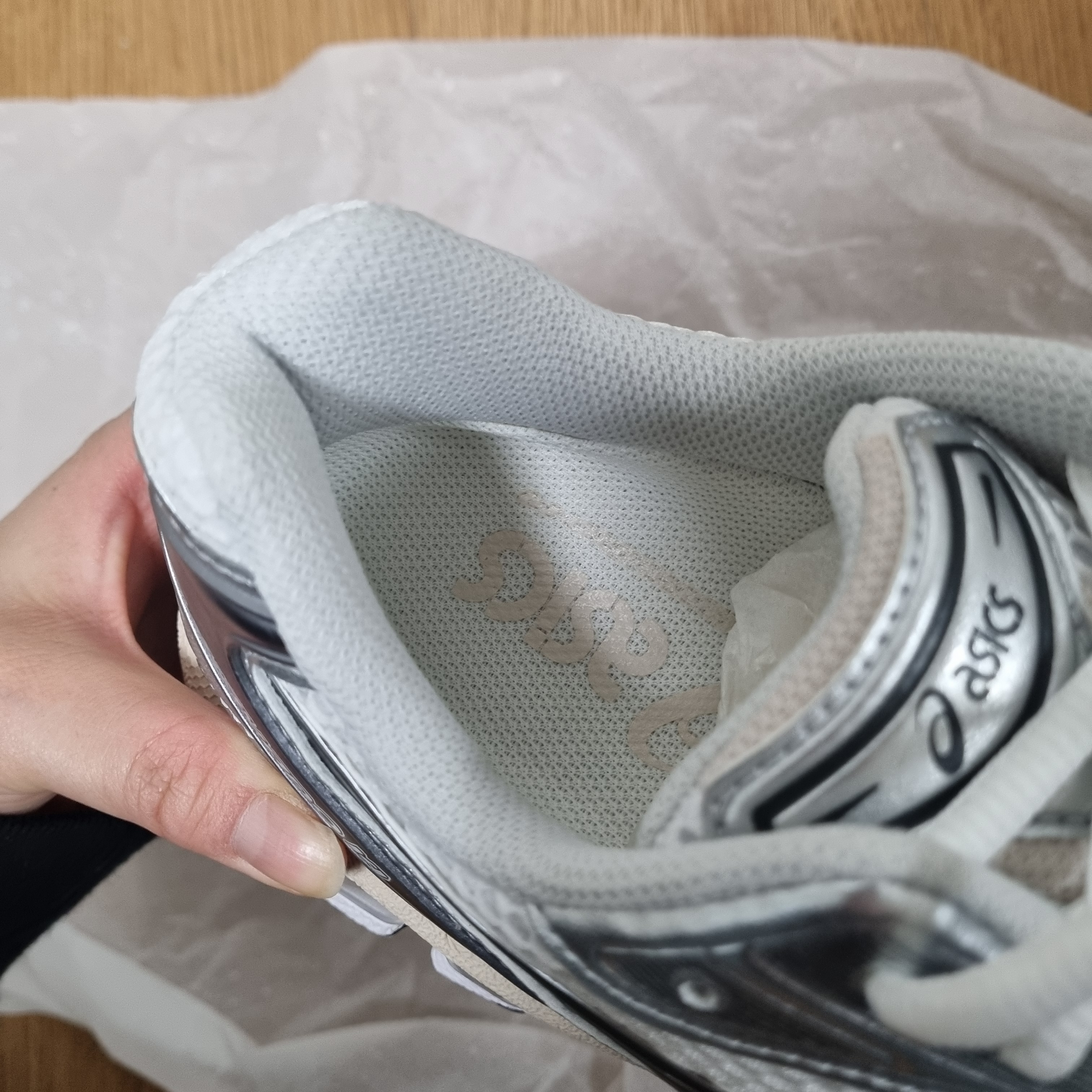 Asics Gel-Kayano 14 White Graphite Grey 착용 스타일 - 5
