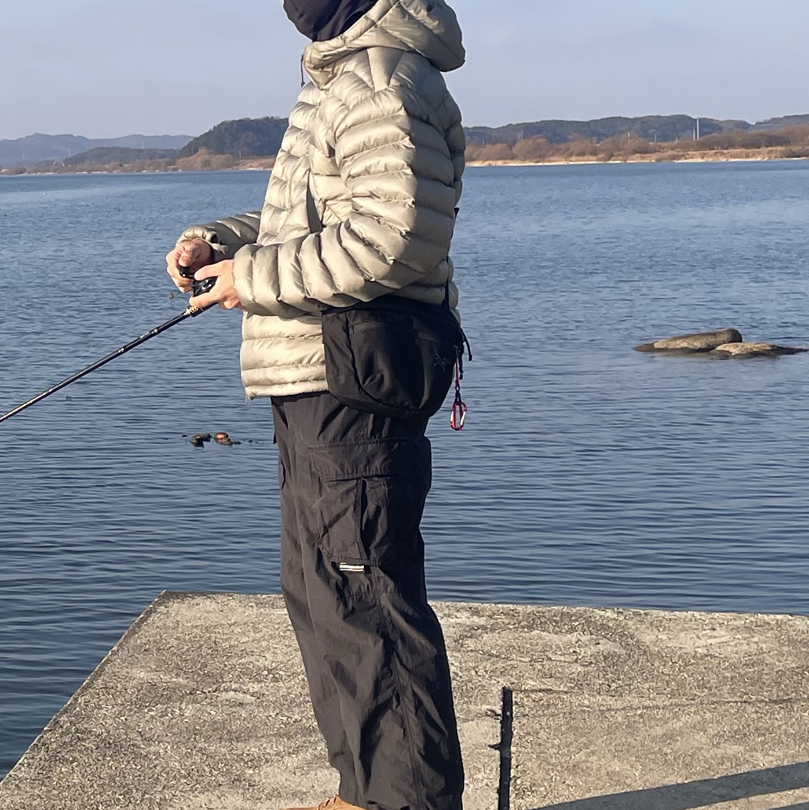 The North Face Ventus On Jacket Light Khaki, Arc'teryx Mantis 2 Waistpack Black 착용 스타일