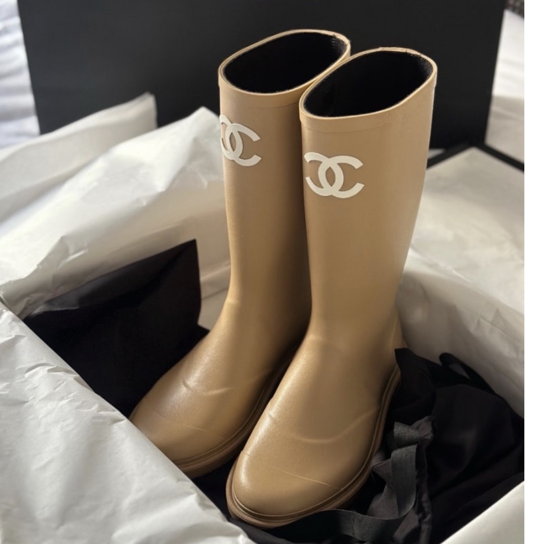 (W) Chanel High Boots Caoutchouc & Beige 착용 스타일