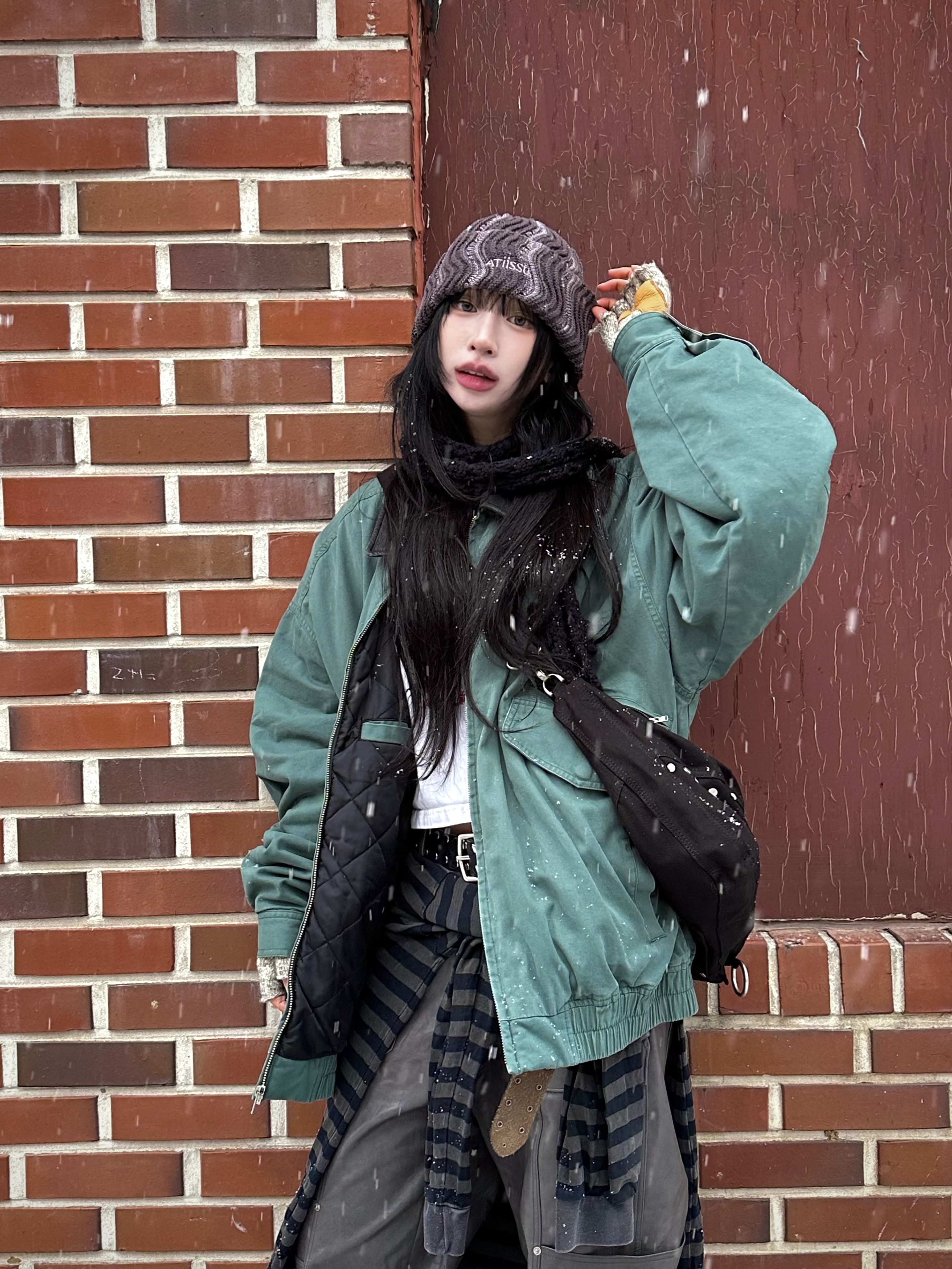 Atiissu Weave Beanie Gray, Supreme Leather Collar Utility Jacket Green - 23FW 착용 스타일 - 1