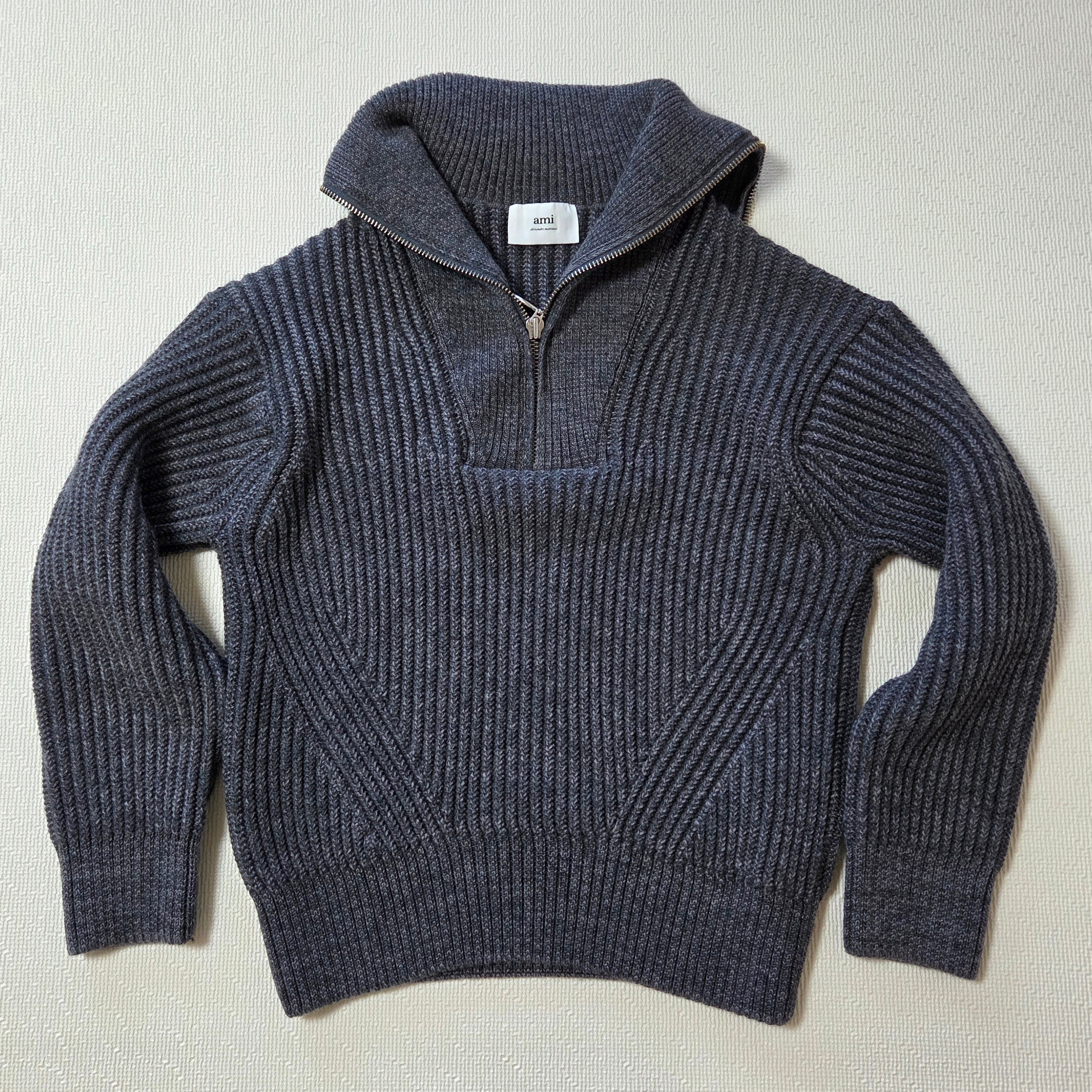 AMI Zipped Collar Ribbed Jumper Heather Grey 착용 스타일 - 1