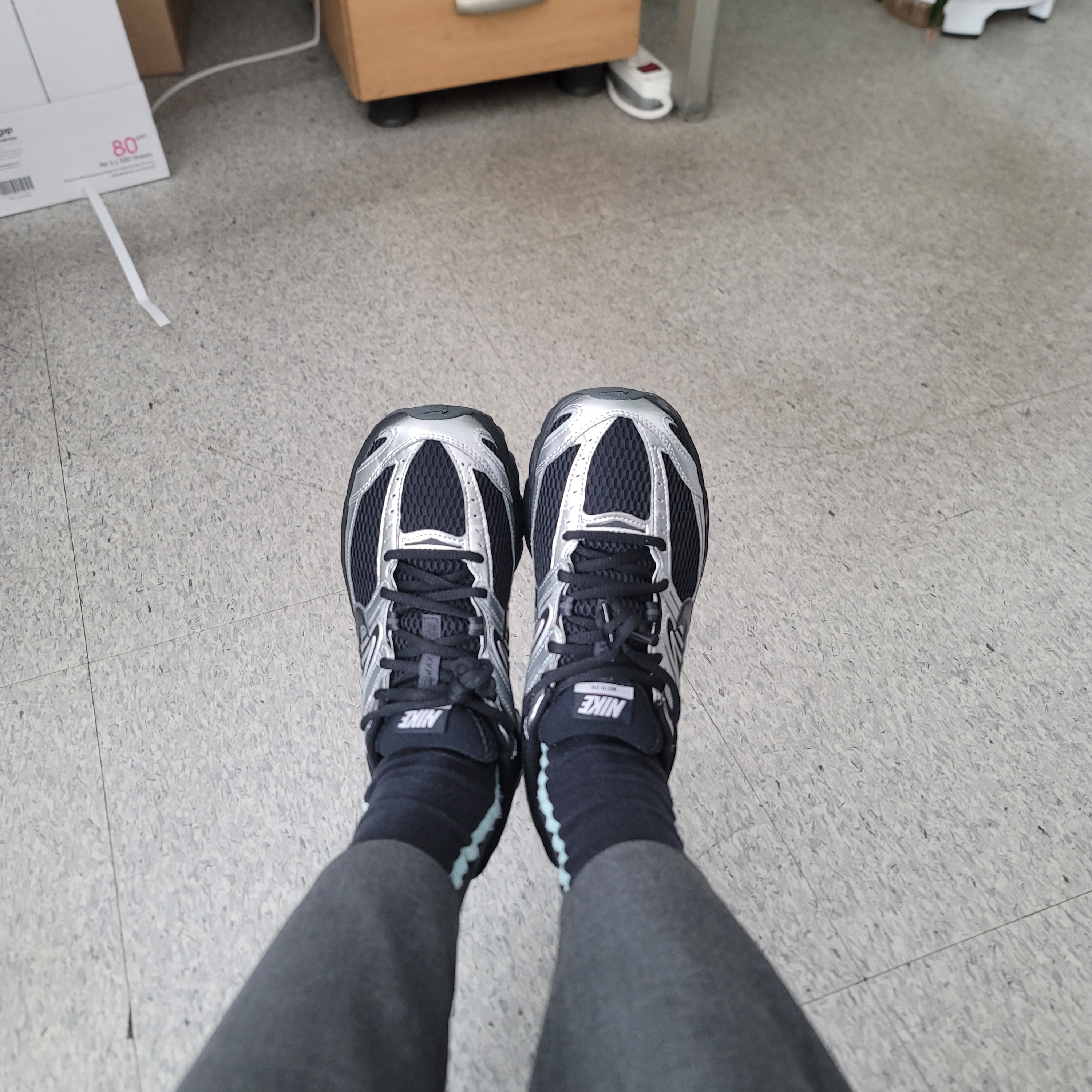 (W) Nike Air Max Moto 2K Black Metallic Silver 착용 스타일