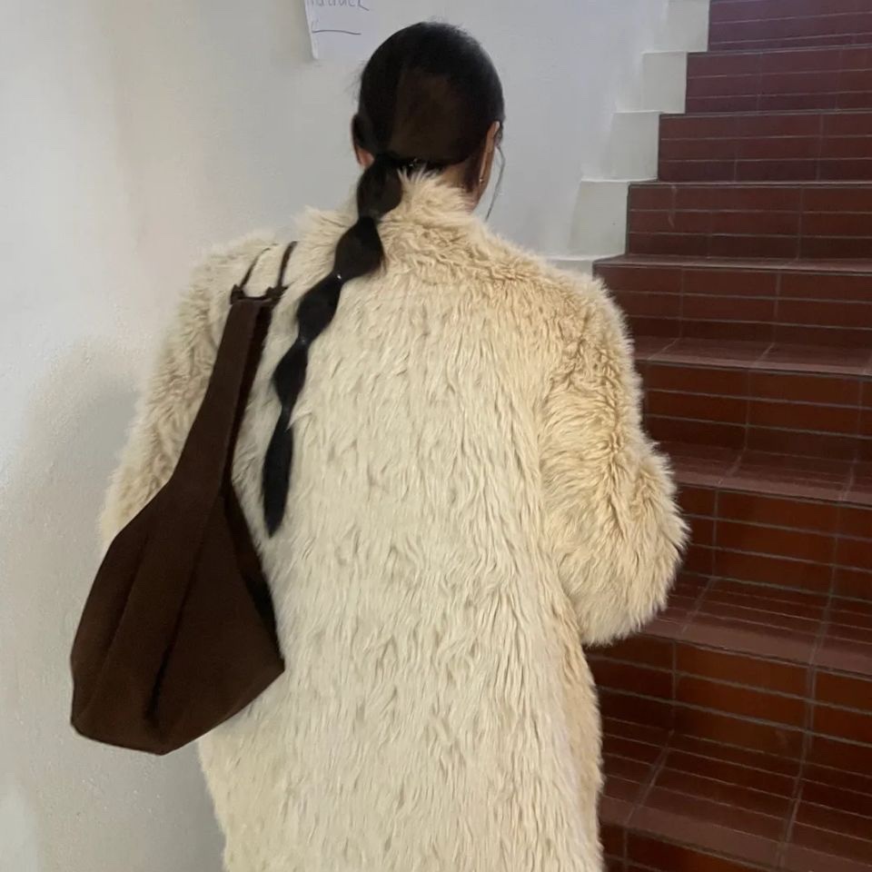 ACOC Way One Shoulder Bag Brown 착용 스타일