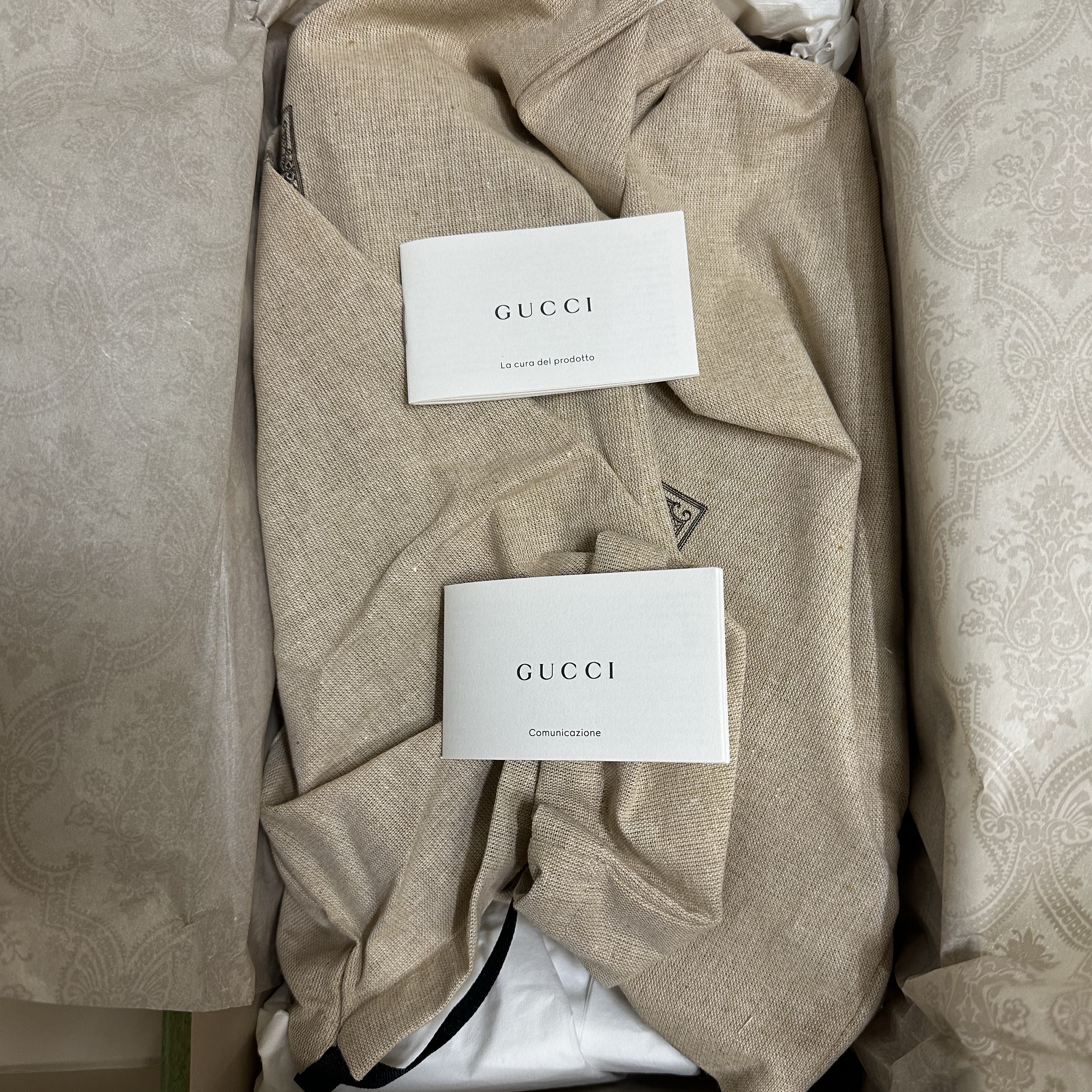 Gucci Interlocking G Slide Sandal Beige Ebony 착용 스타일 - 2