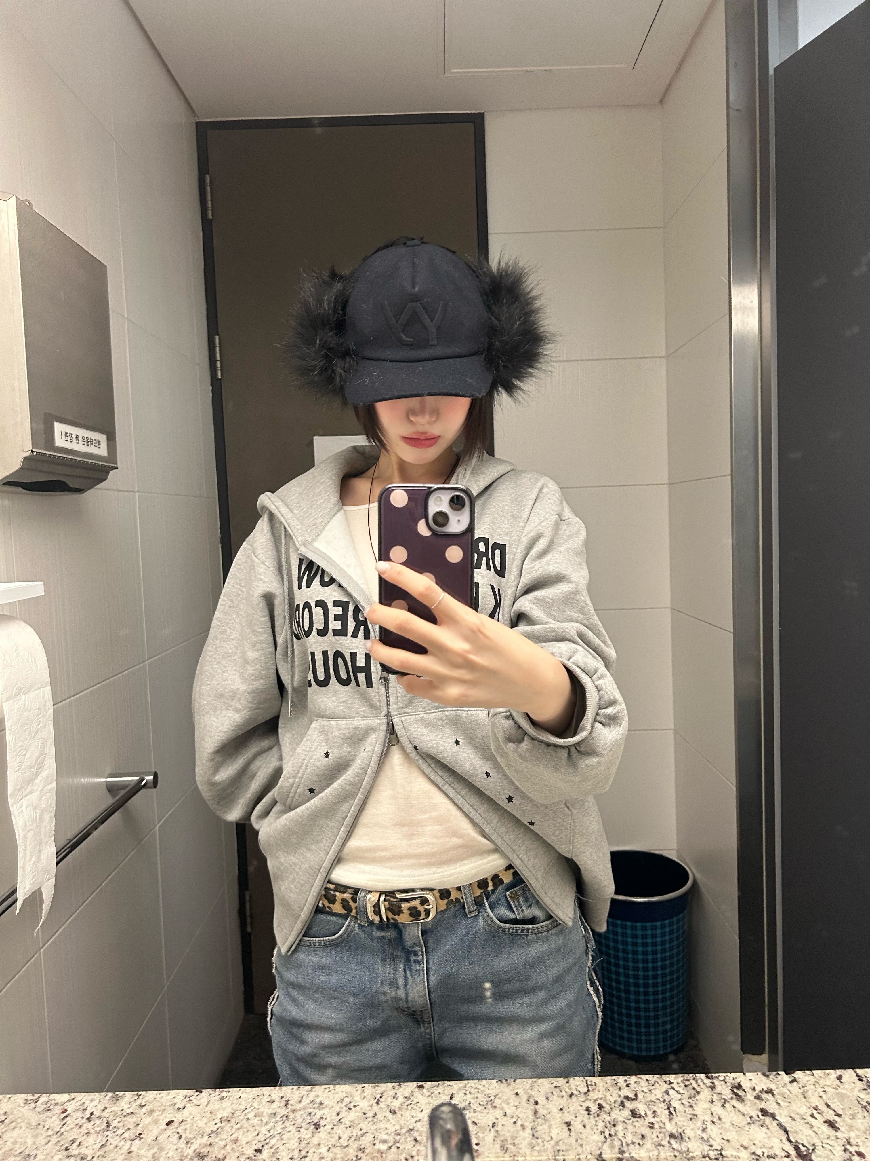 SLOW RECORD HOUSE Typo Star Hood Zip-Up Grey 착용 스타일 - 2