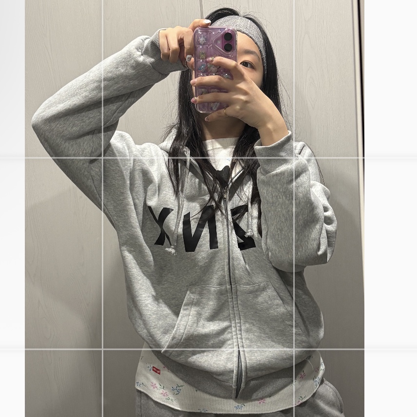 Supreme Hanes Bones Thermal Crew Floral (1 Pack) - 25FW, Yeezy HD-10 Grey - Korea Limited 착용 스타일