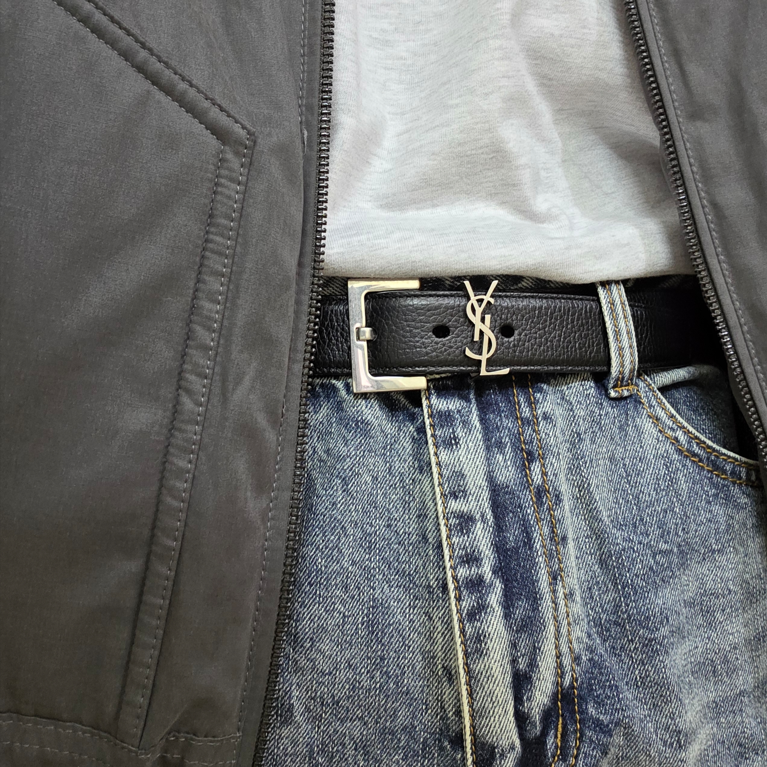Saint Laurent Grained Leather Silver Monogram Belt Black 착용 스타일