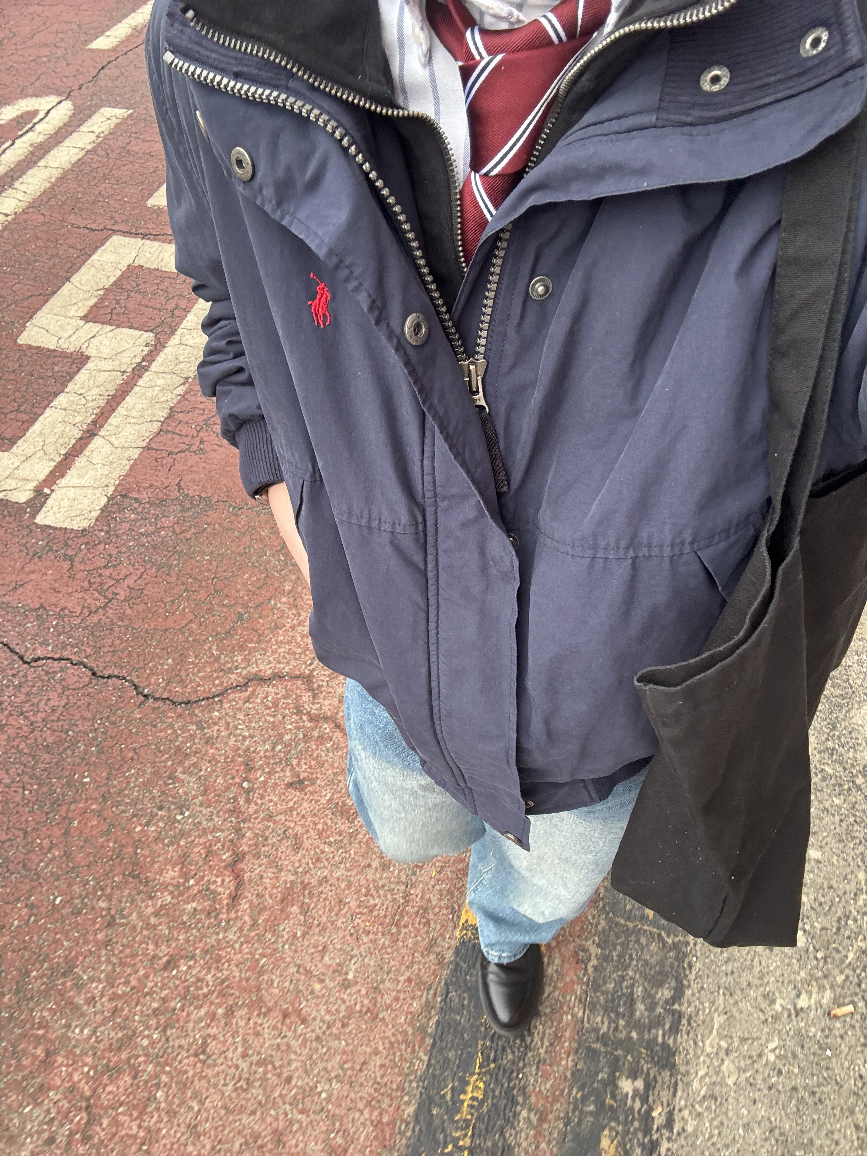Dr. Martens 1461 Mono Black, Uniqlo x JW Anderson Oxford Oversized Stripe Shirt Beige 착용 스타일 - 2