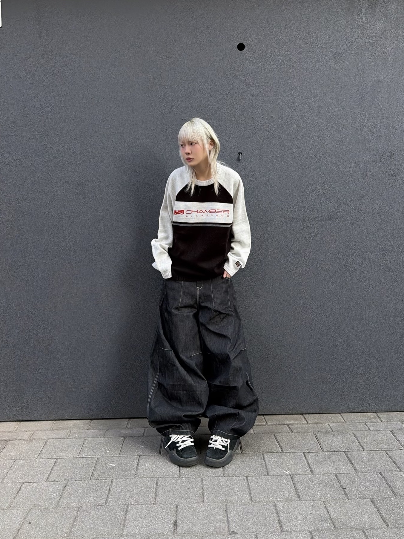 SPORT CHAMBER x Coca-Cola Sweater Black 착용 스타일
