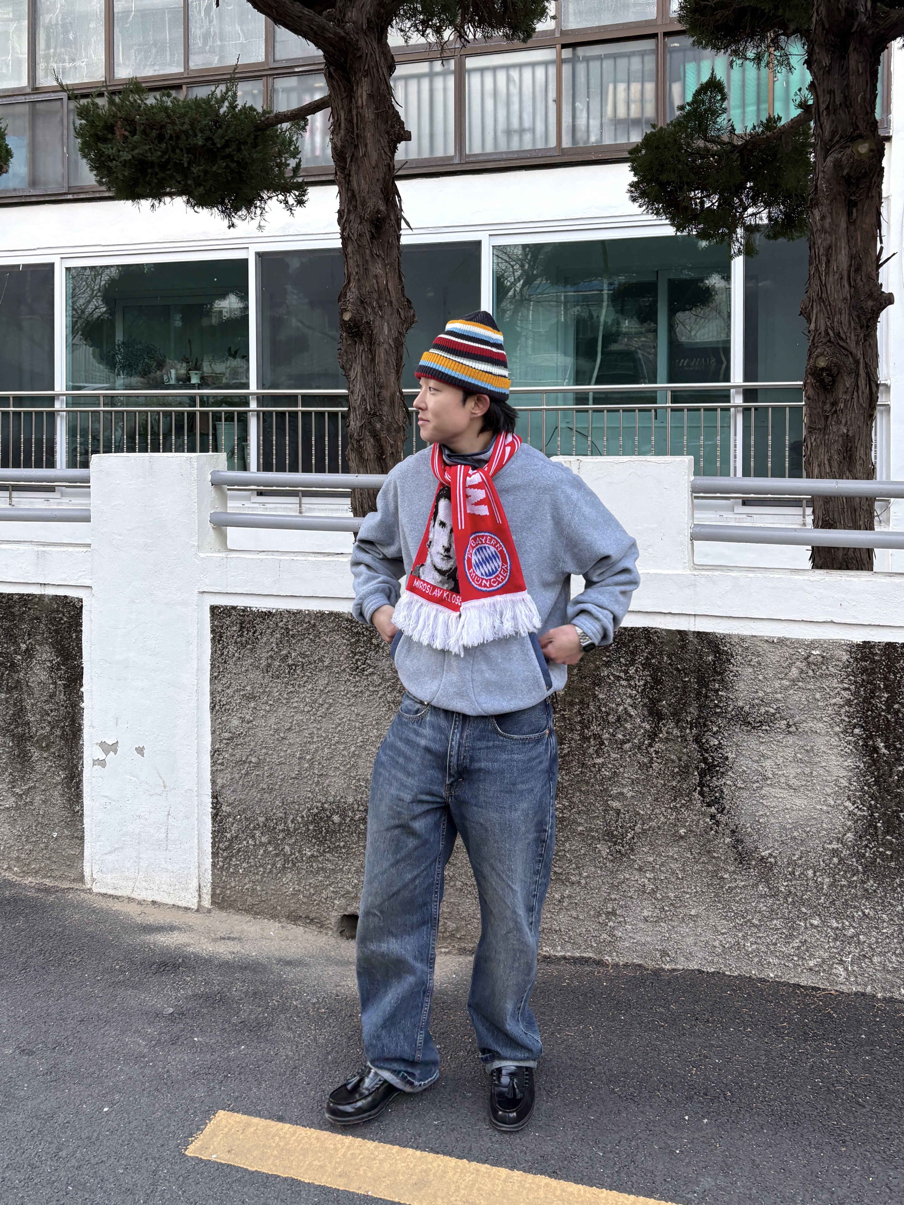 Tretorn Fleece Pullover Gray, Levi's 565 97 Loose Straight Jeans Dark Indigo 착용 스타일 - 4