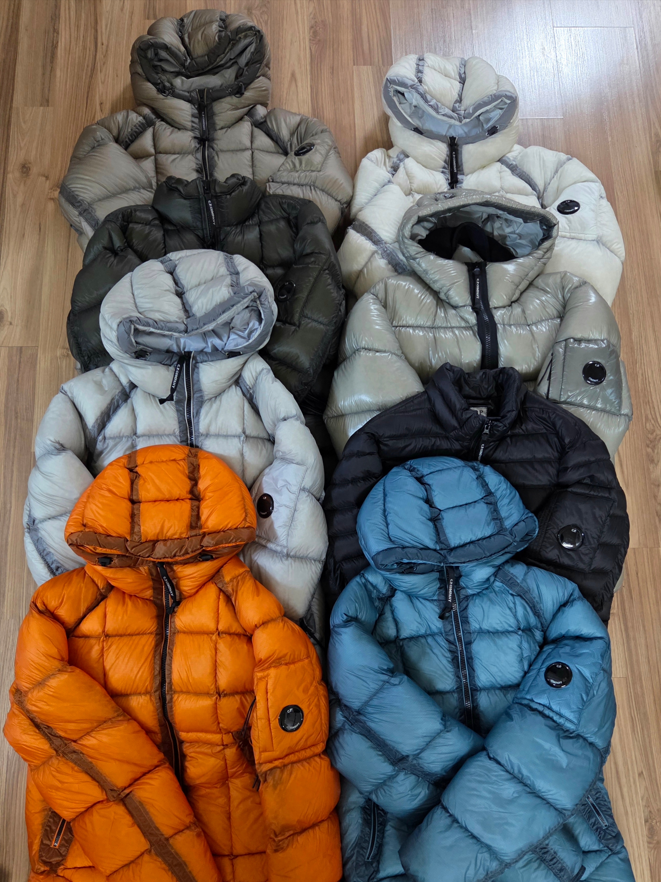 C.P. Company Korea Exclusive D.D. Shell Hooded Down Jacket Lunar Rock - 25FW, C.P. Company D.D. Shell Hooded Down Jacket Gauze White - 25FW 착용 스타일 - 2