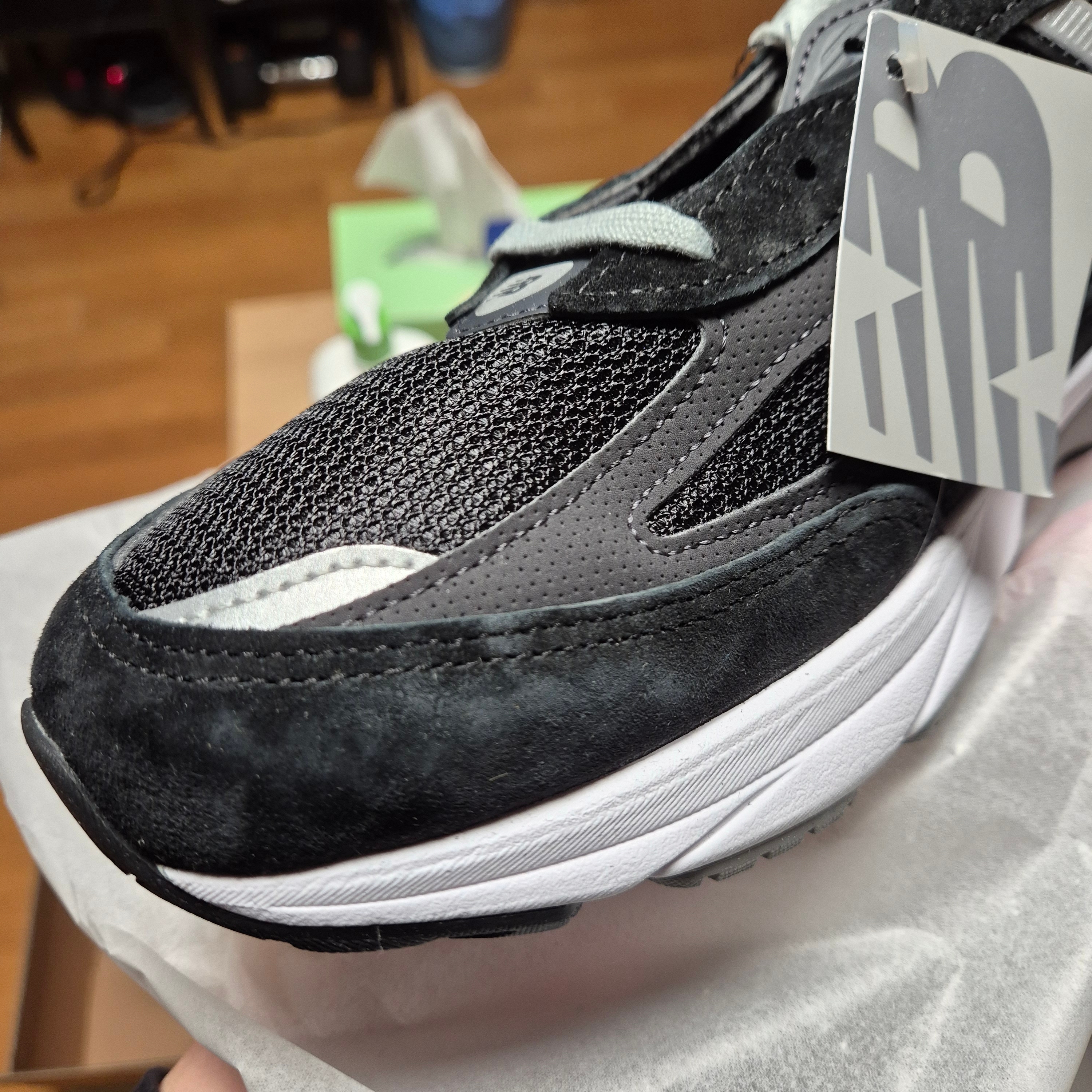 New Balance 990v6 Made in USA Black White 착용 스타일 - 1