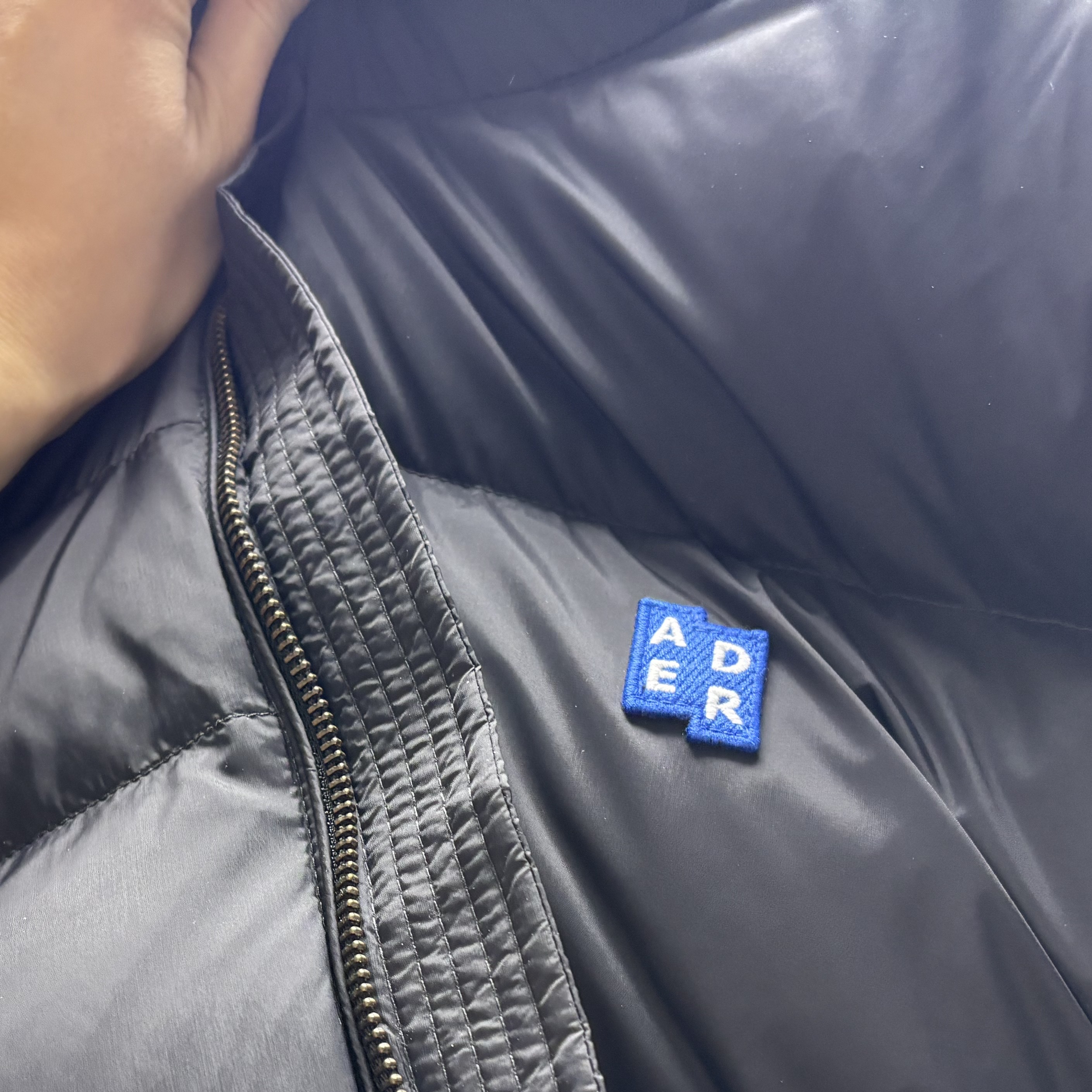 Ader Error Sig; TRS/BL Tag Puffer Jacket 01 Noir 착용 스타일 - 3
