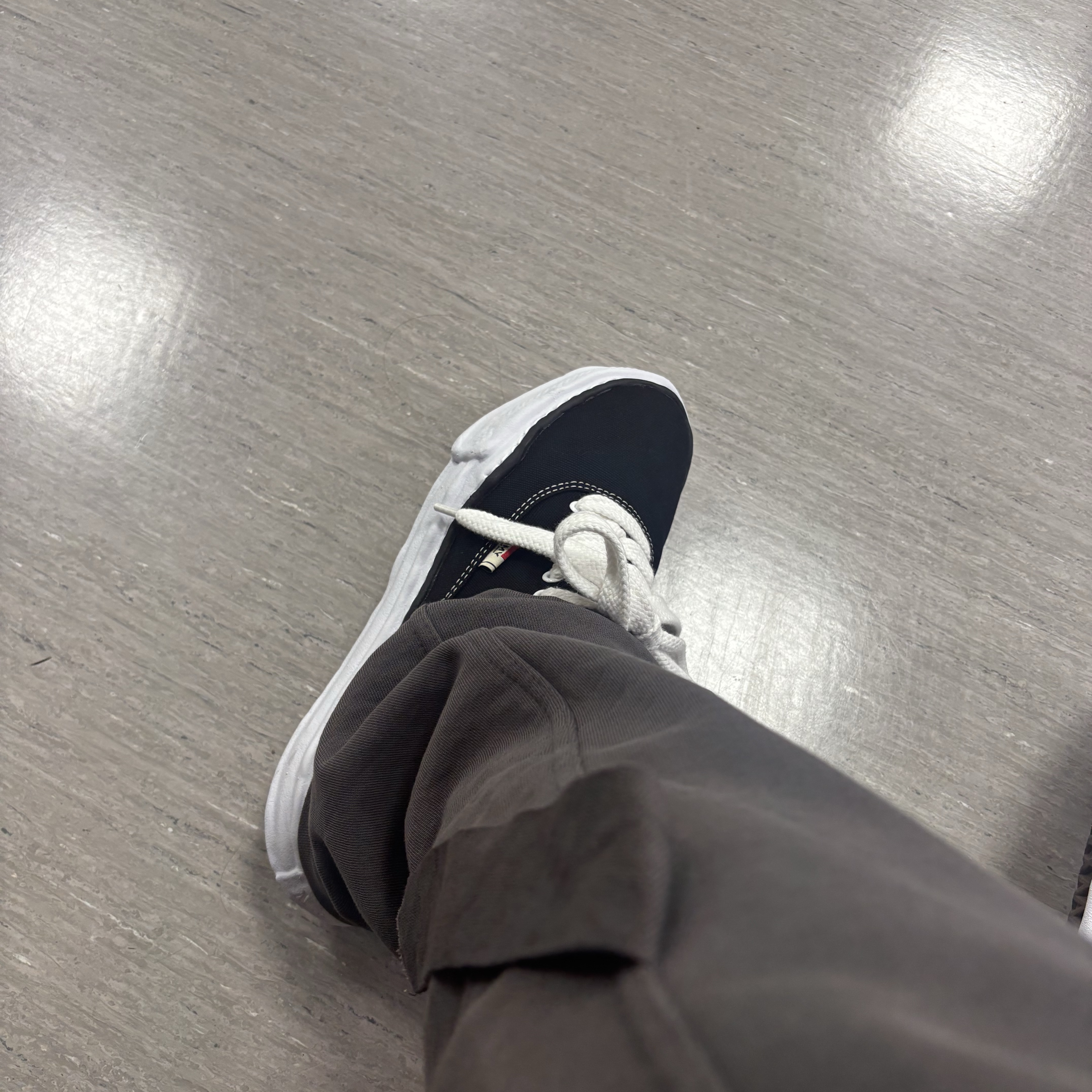 Maison Mihara Yasuhiro Baker OG Sole Canvas Low Cut Sneakers Black 착용 스타일