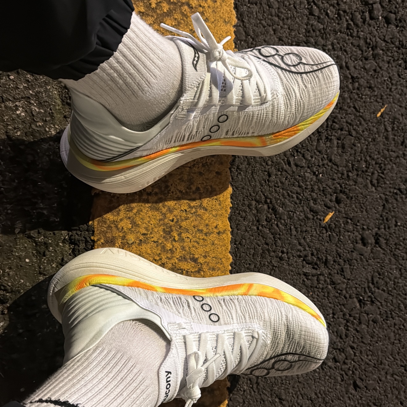 Saucony Endorphin Elite 2 White Peel 착용 스타일