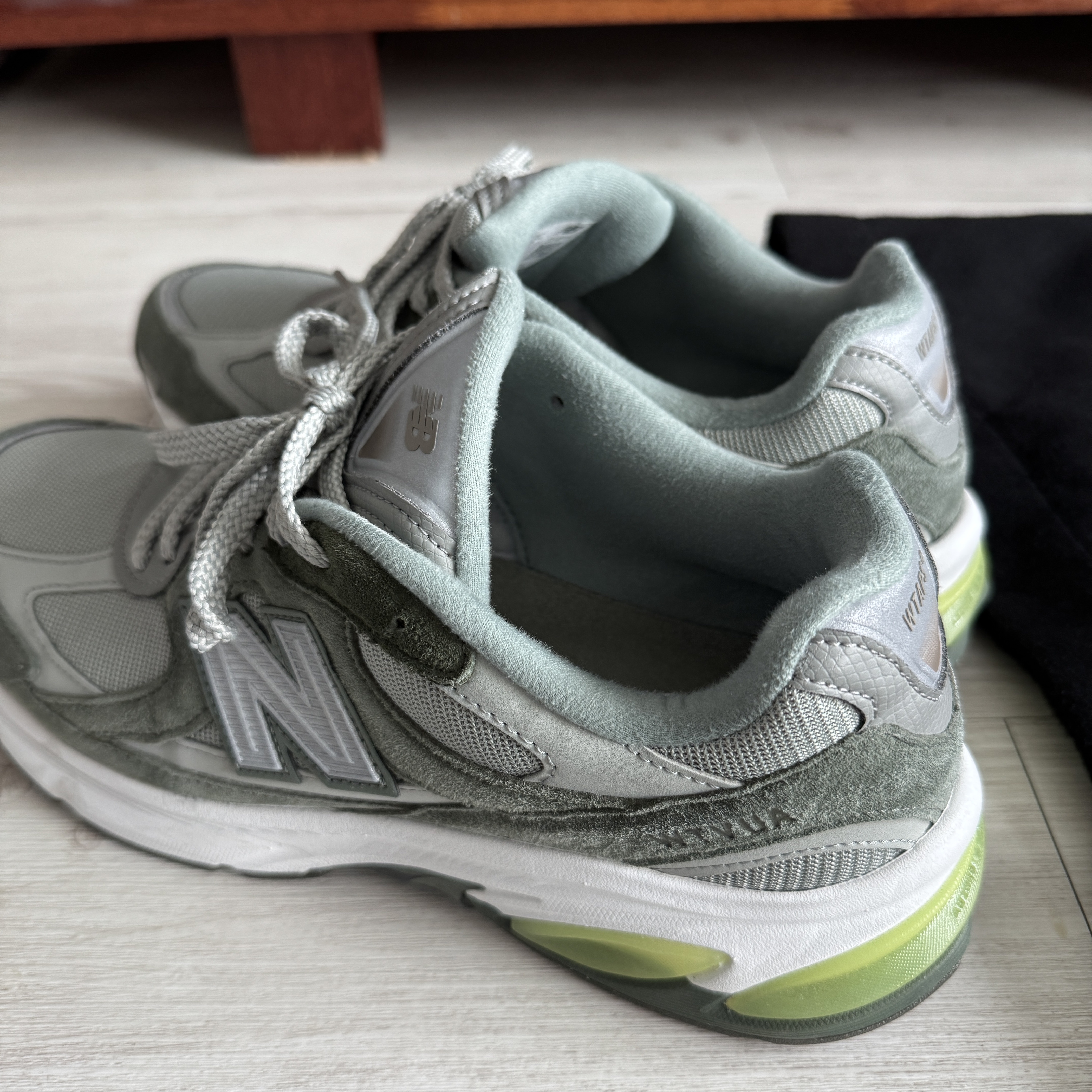 New Balance x WTAPS Abzorb 2010 Wrought Iron Agave Green - D Standard 착용 스타일 - 2