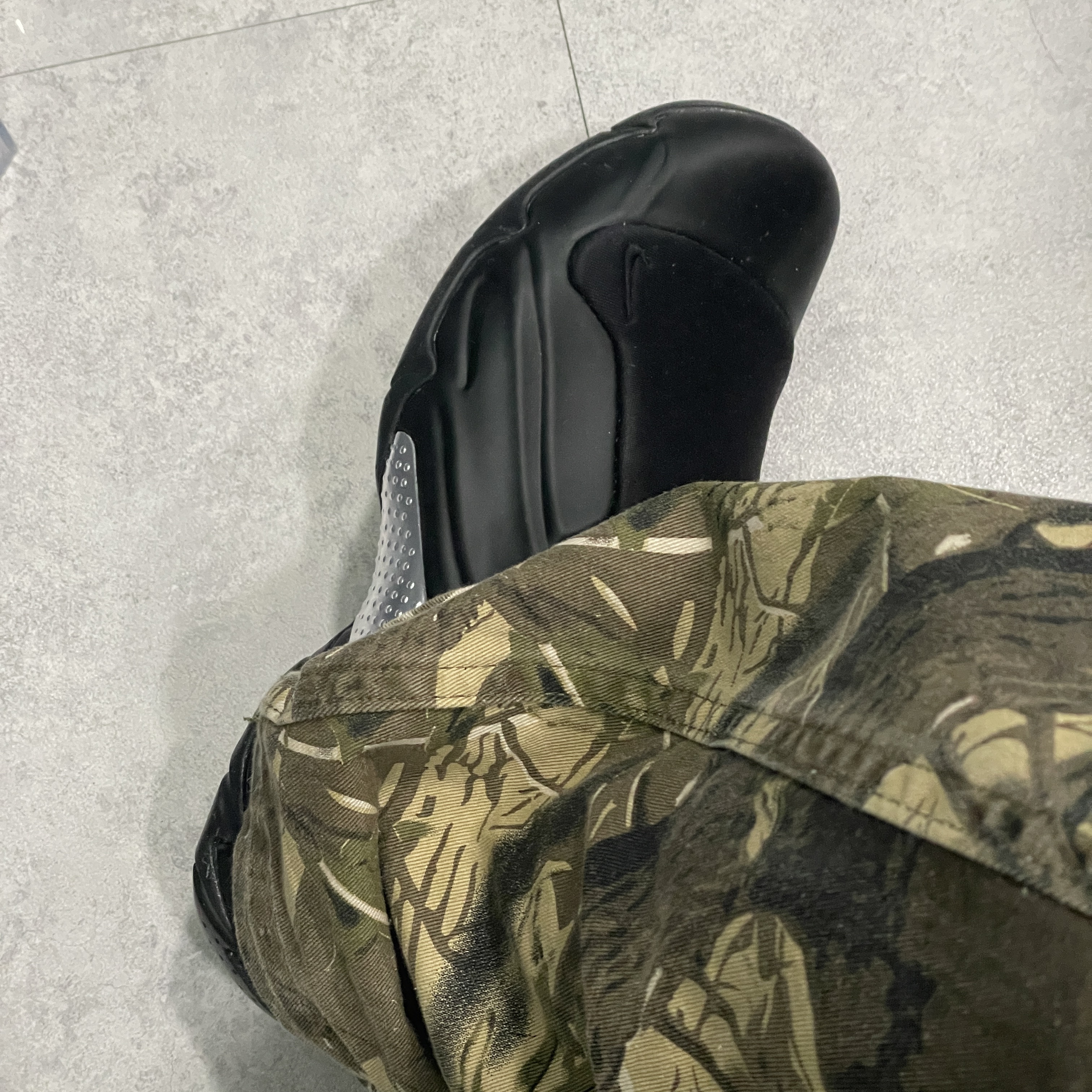 Nike Clogposite Black and Metallic Silver, Nike Air Flightposite Triple Black 착용 스타일