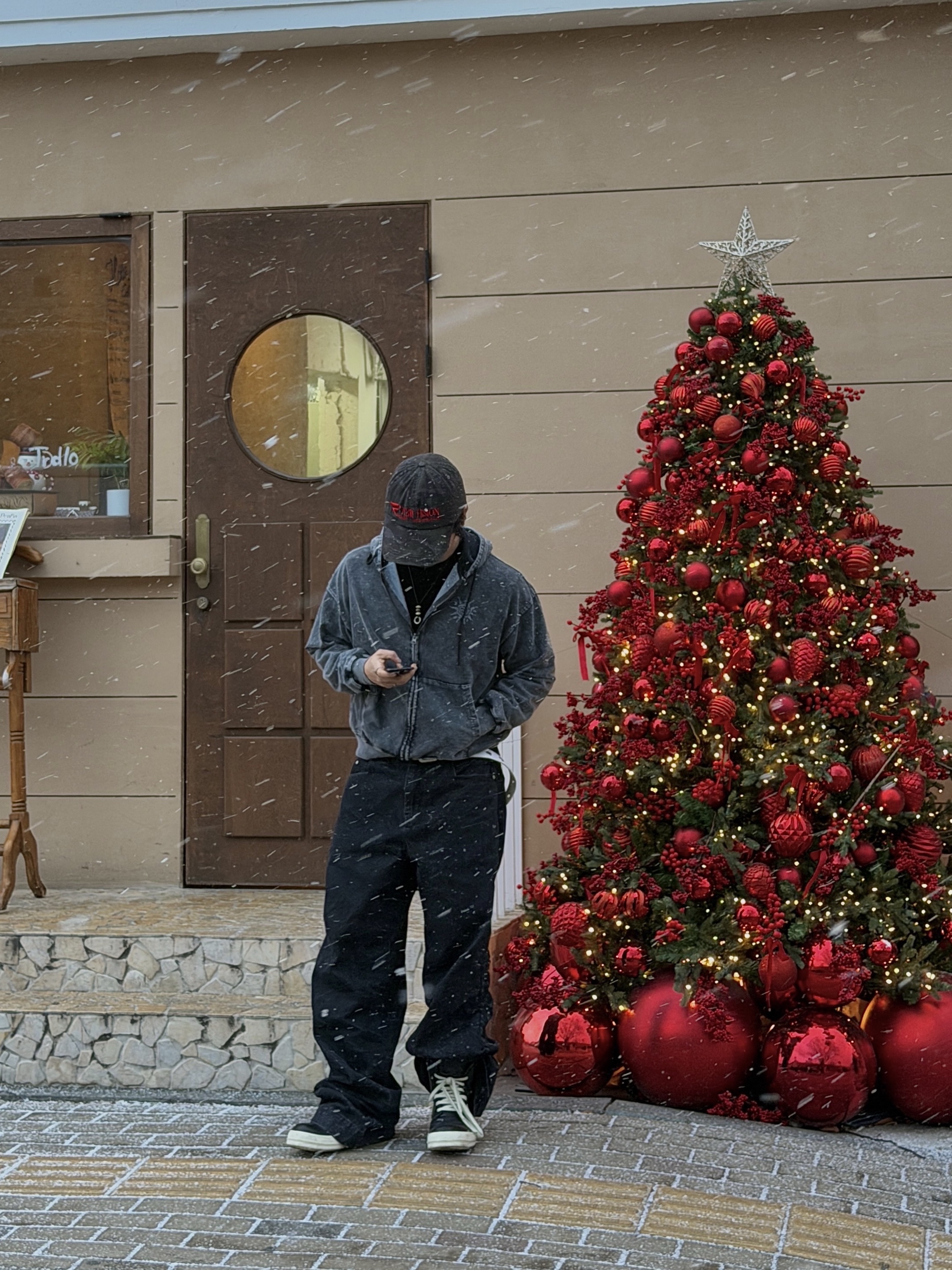 Rick Owens Hollywood Mega Bumper Geobasket in Full Grain Calf Leather Black Milk 착용 스타일 - 7