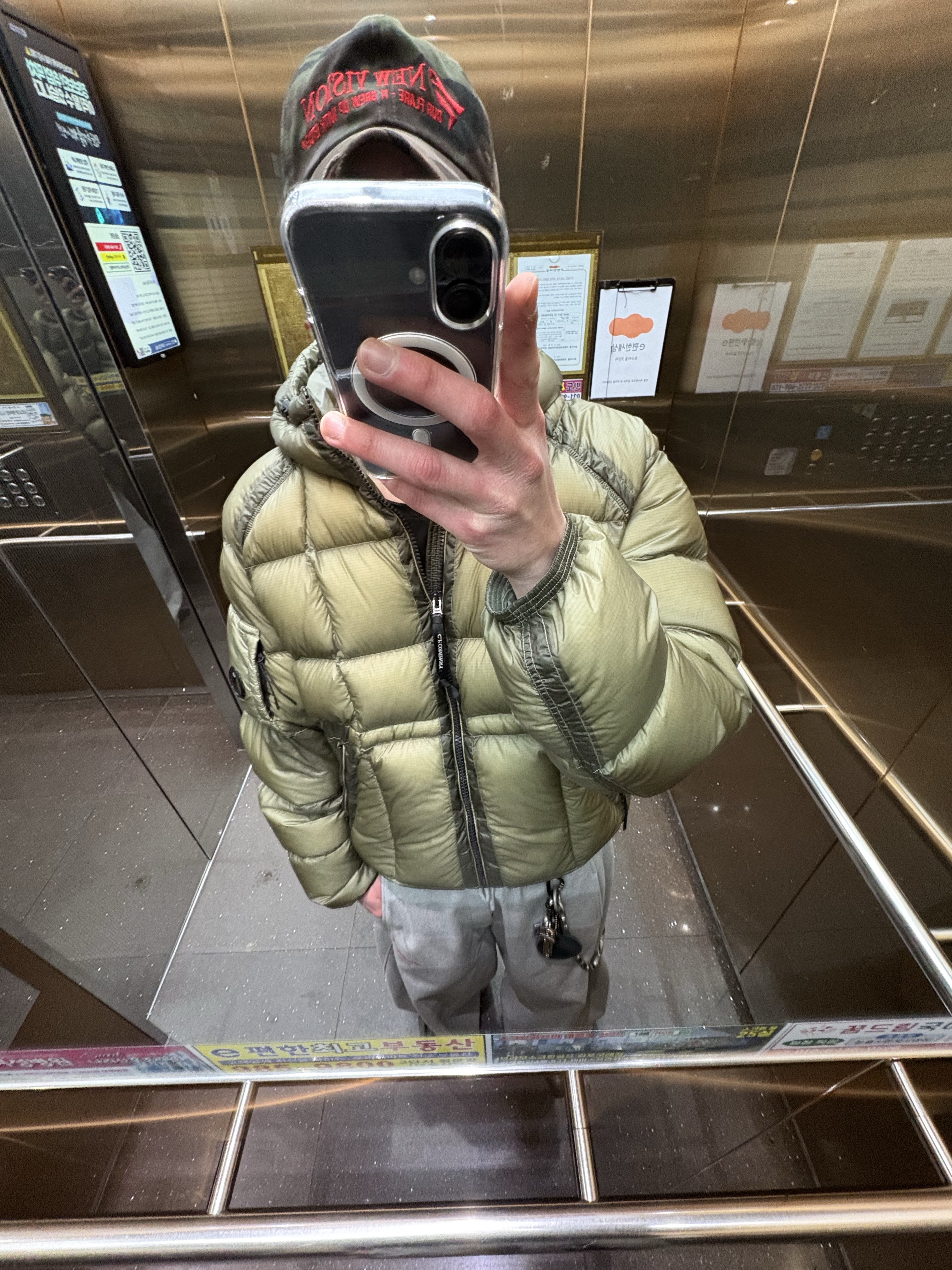 Needles H.D. Track Pants Poly Smooth Purple, C.P. Company D.D. Shell Hooded Down Jacket Fungi Grey - 25FW 착용 스타일 - 2