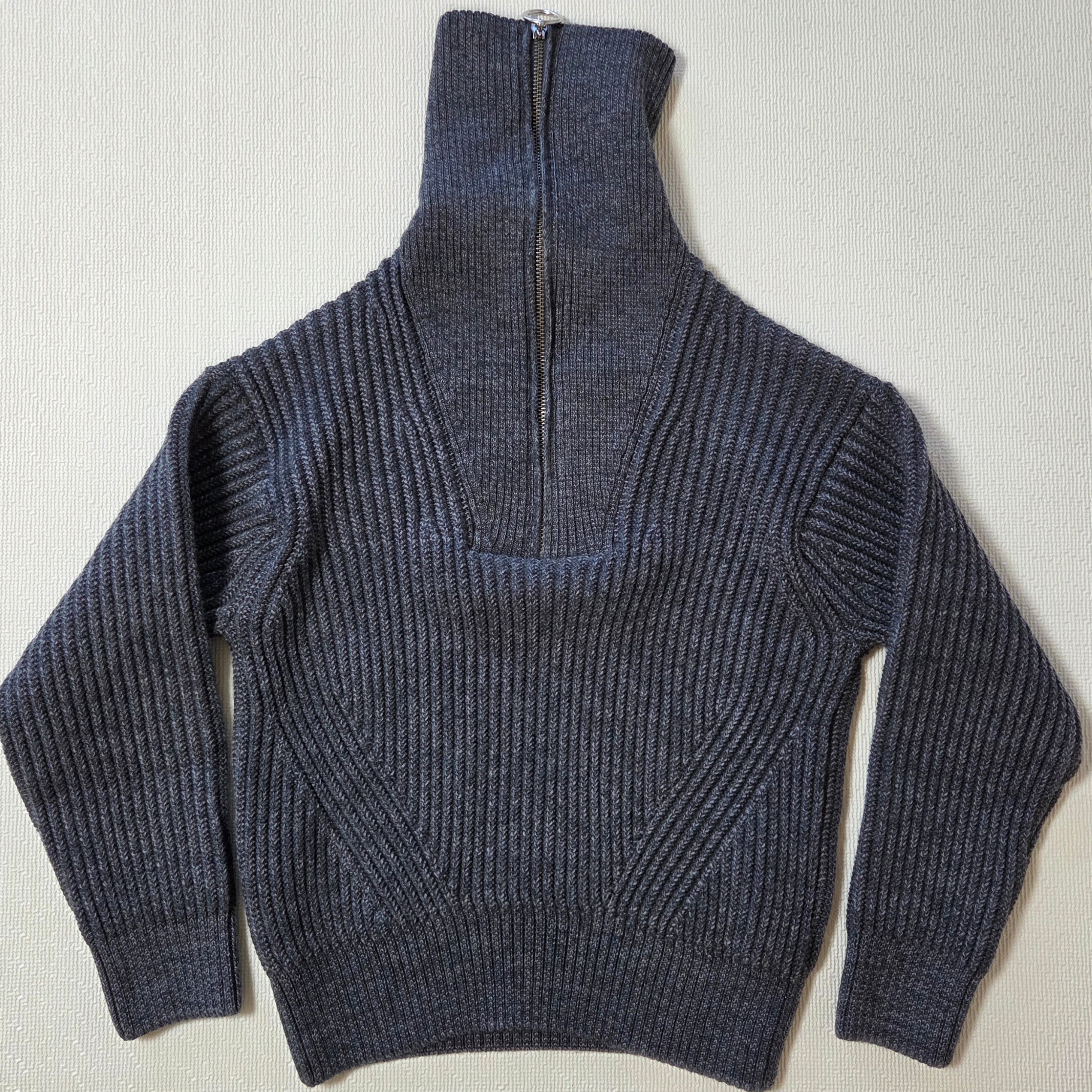 AMI Zipped Collar Ribbed Jumper Heather Grey 착용 스타일 - 3