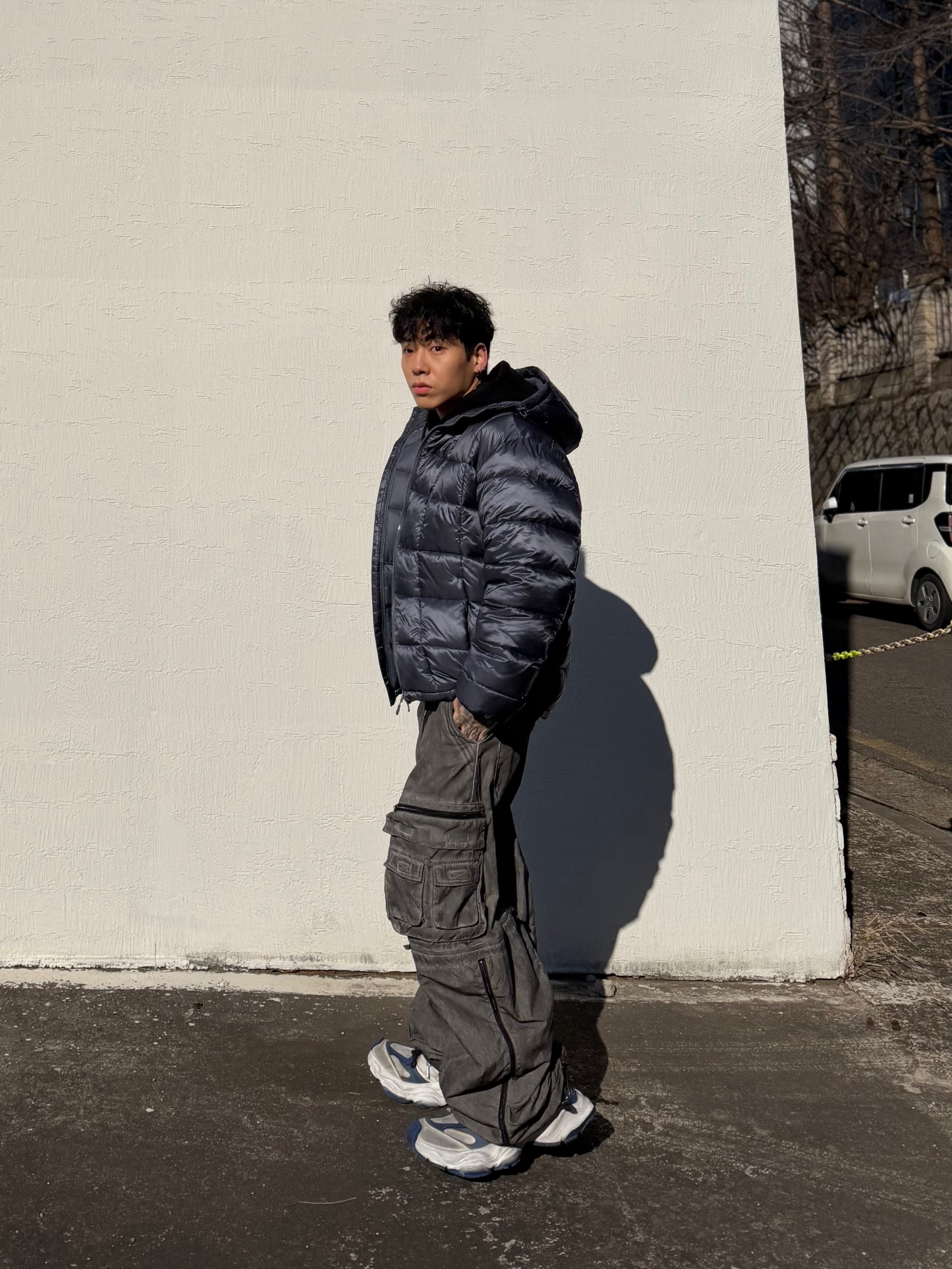Balenciaga Cargo Sneakers Grey White Blue 착용 스타일 - 2