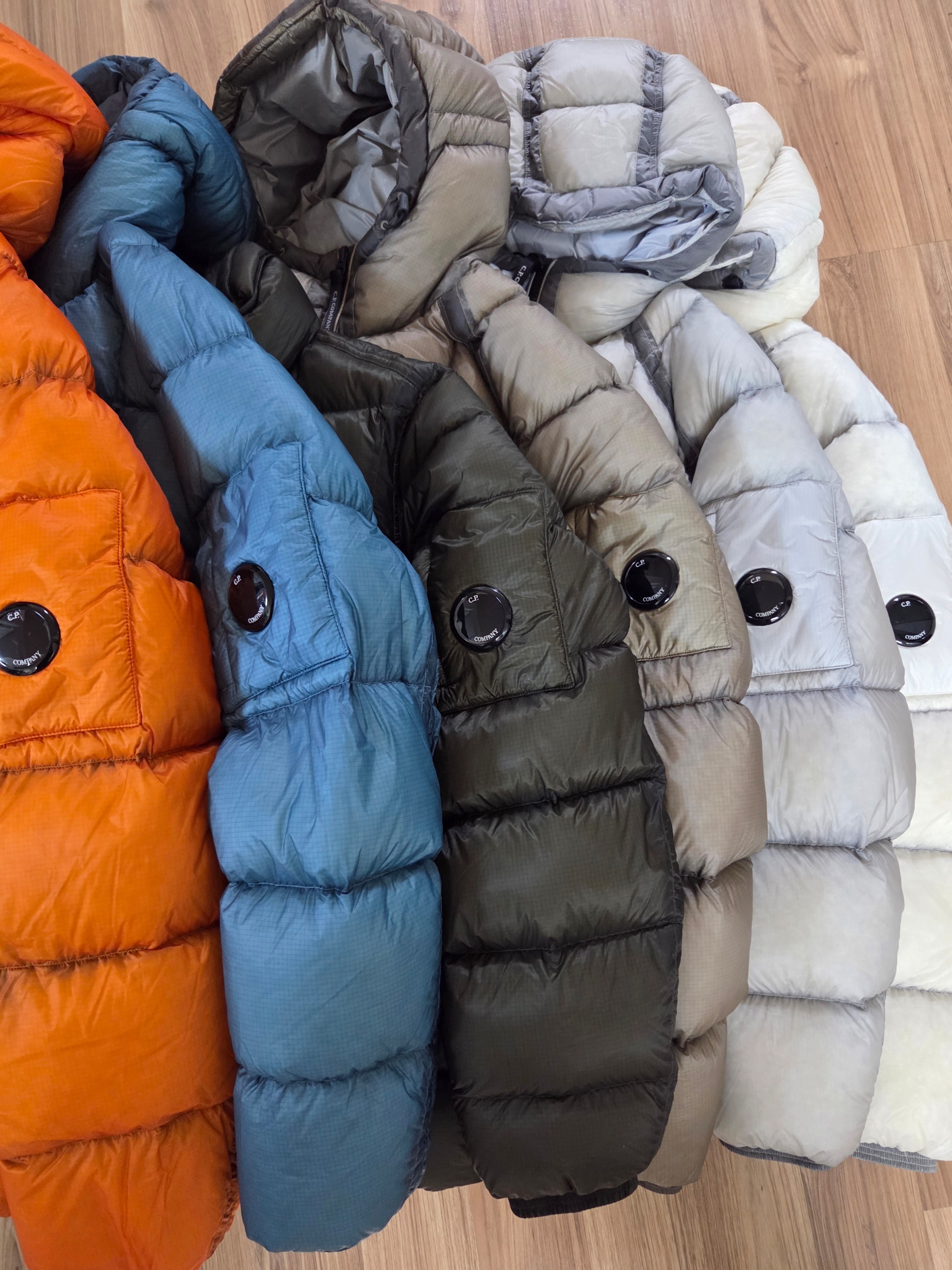 C.P. Company Korea Exclusive D.D. Shell Hooded Down Jacket Lunar Rock - 25FW, C.P. Company D.D. Shell Hooded Down Jacket Gauze White - 25FW 착용 스타일 - 1