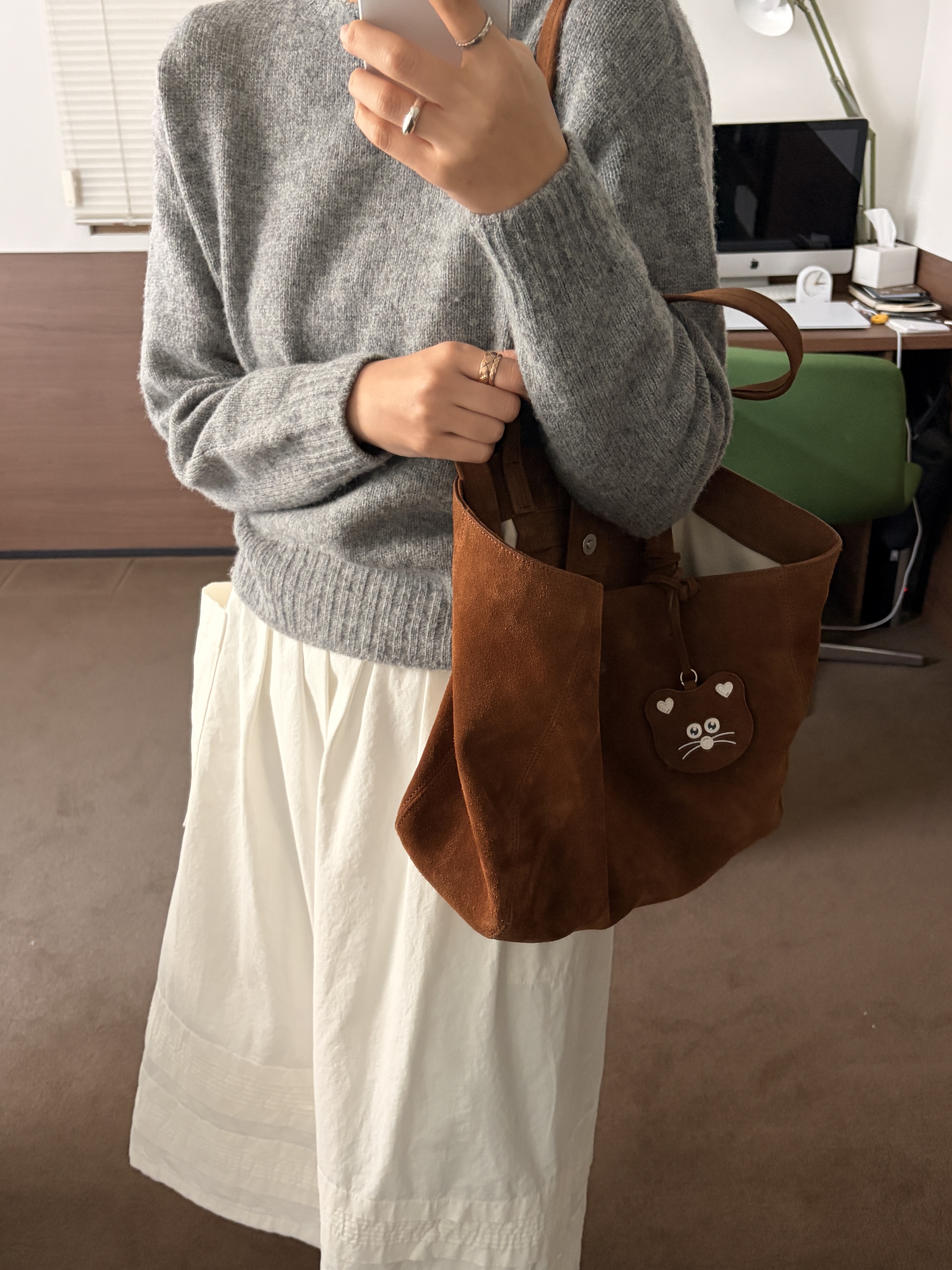Demars X MNH Port Bag Suede Brown, Demars X MNH Bag Charm Suede Brown 착용 스타일 - 1