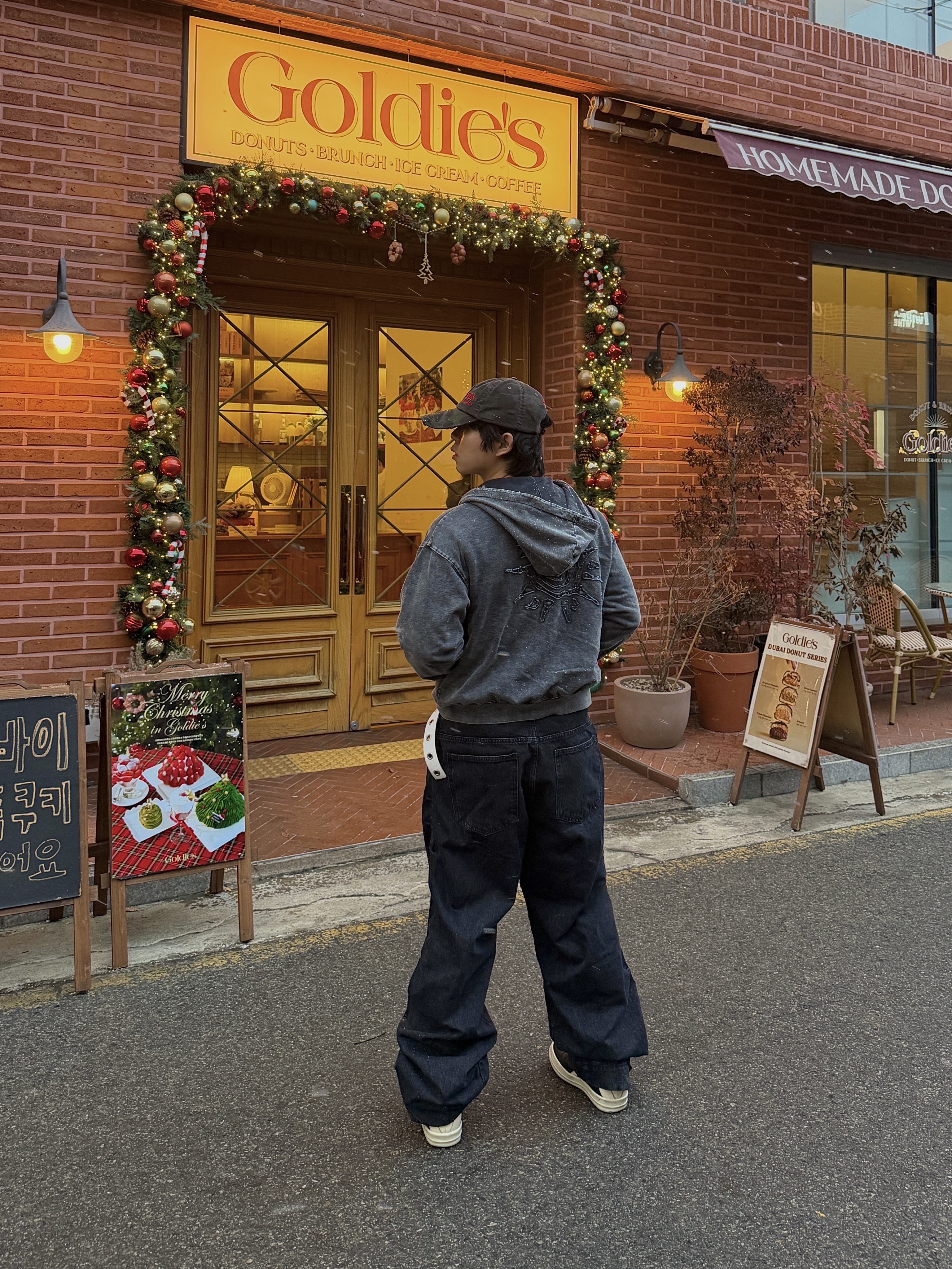 Rick Owens Hollywood Mega Bumper Geobasket in Full Grain Calf Leather Black Milk 착용 스타일 - 5