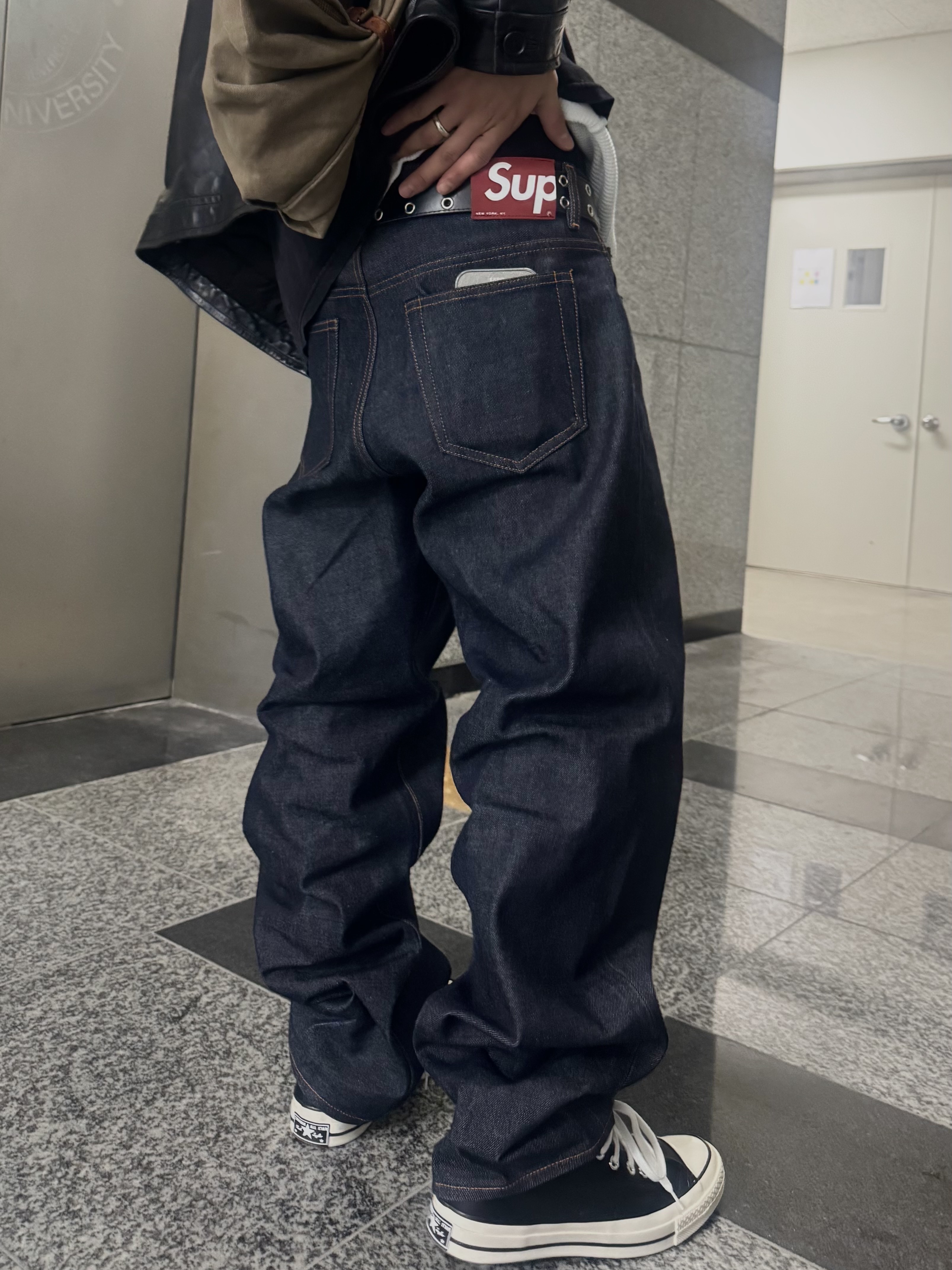 Supreme Baggy Selvedge Jean Rigid Indigo - 25FW 착용 스타일