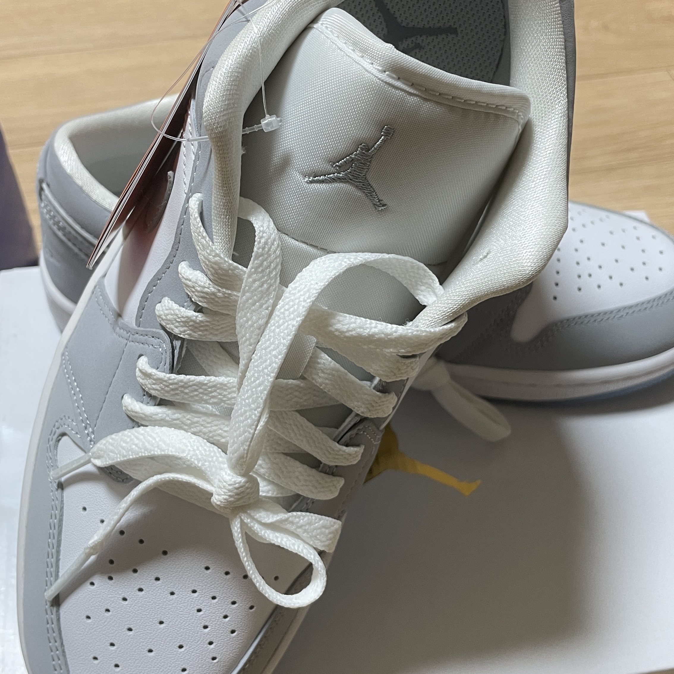 (W) Jordan 1 Low White Wolf Grey 착용 스타일 - 3