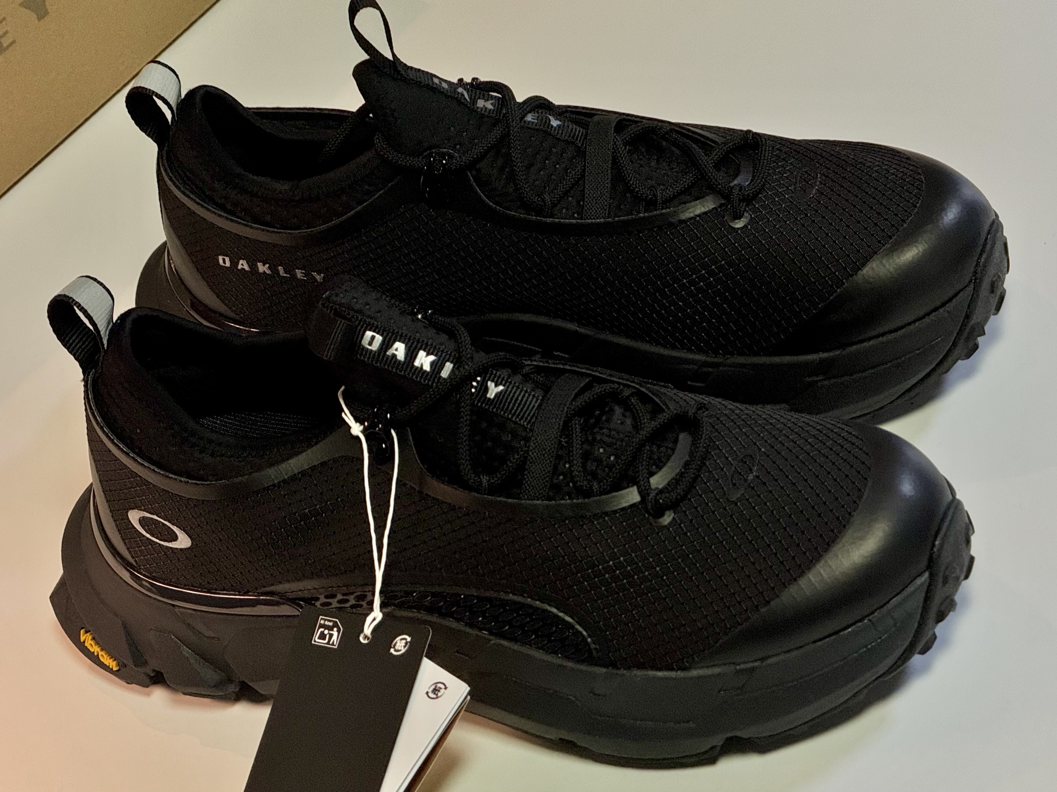 Oakley Light Shield Triple Black, Oakley Light Shield Grey Yellow 착용 스타일 - 8