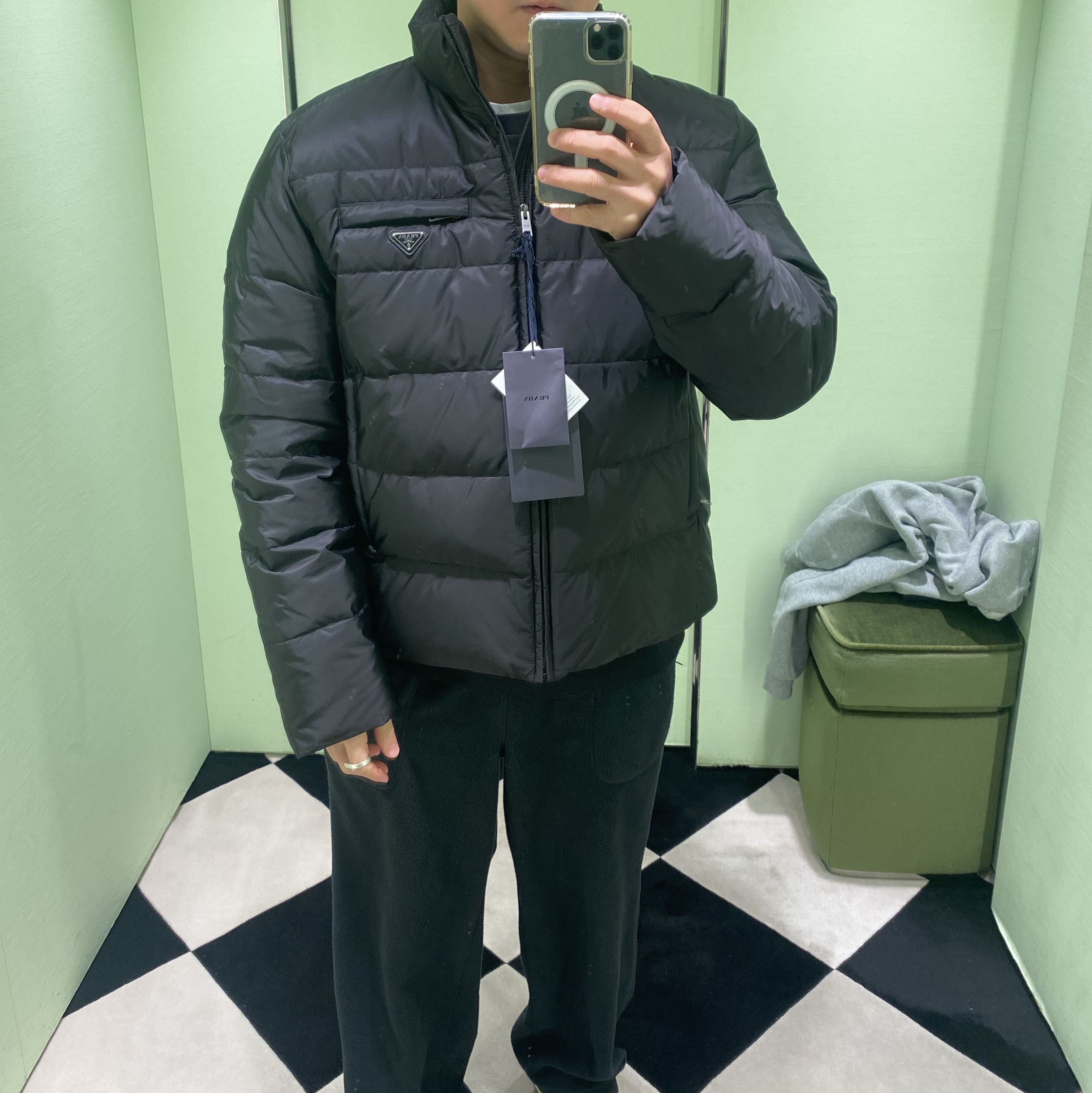 Prada Re-Nylon Down Jacket Black 착용 스타일