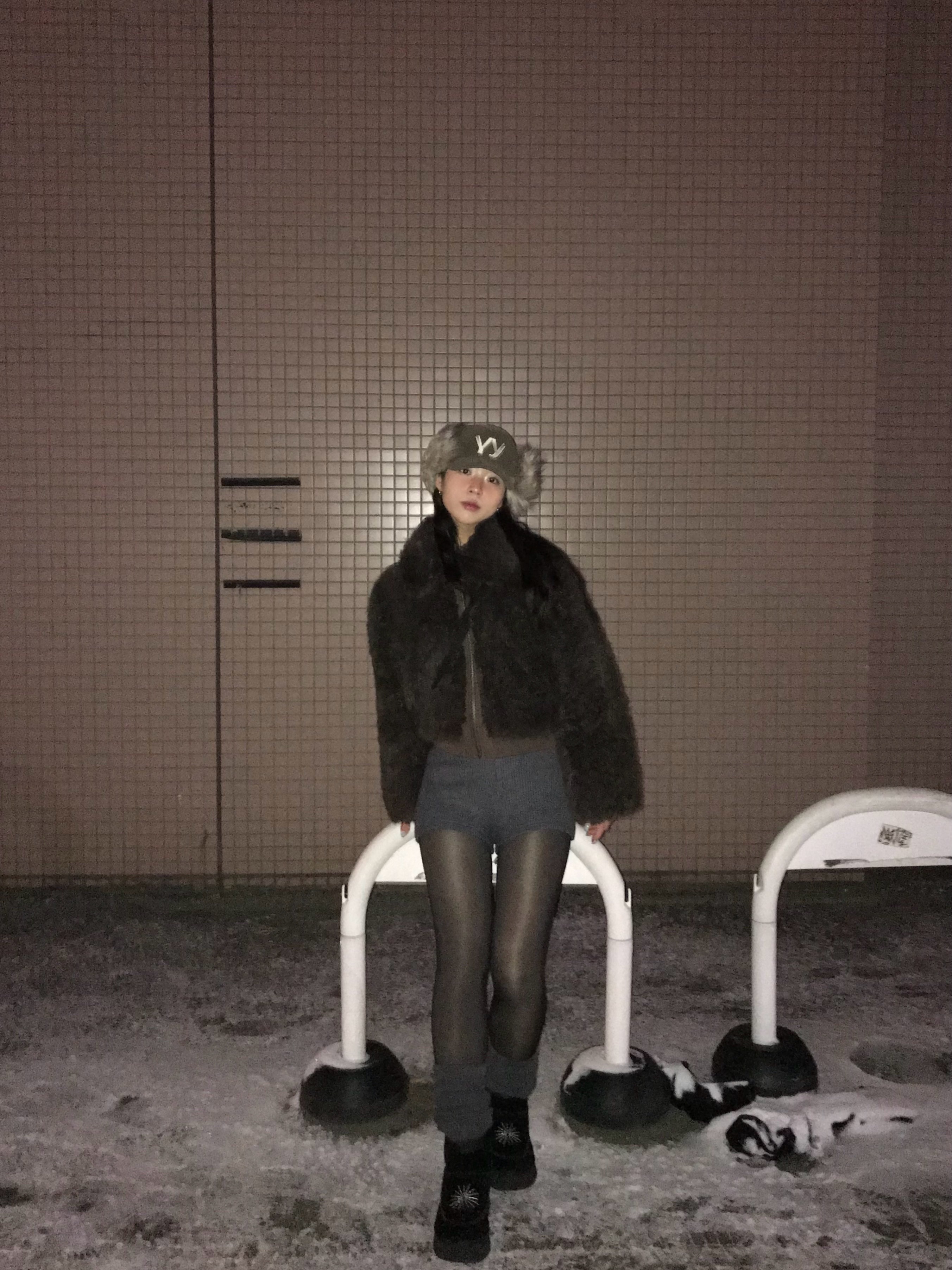 Open Yy Faux Fur Corduroy Earflap Cap Khaki 착용 스타일 - 2