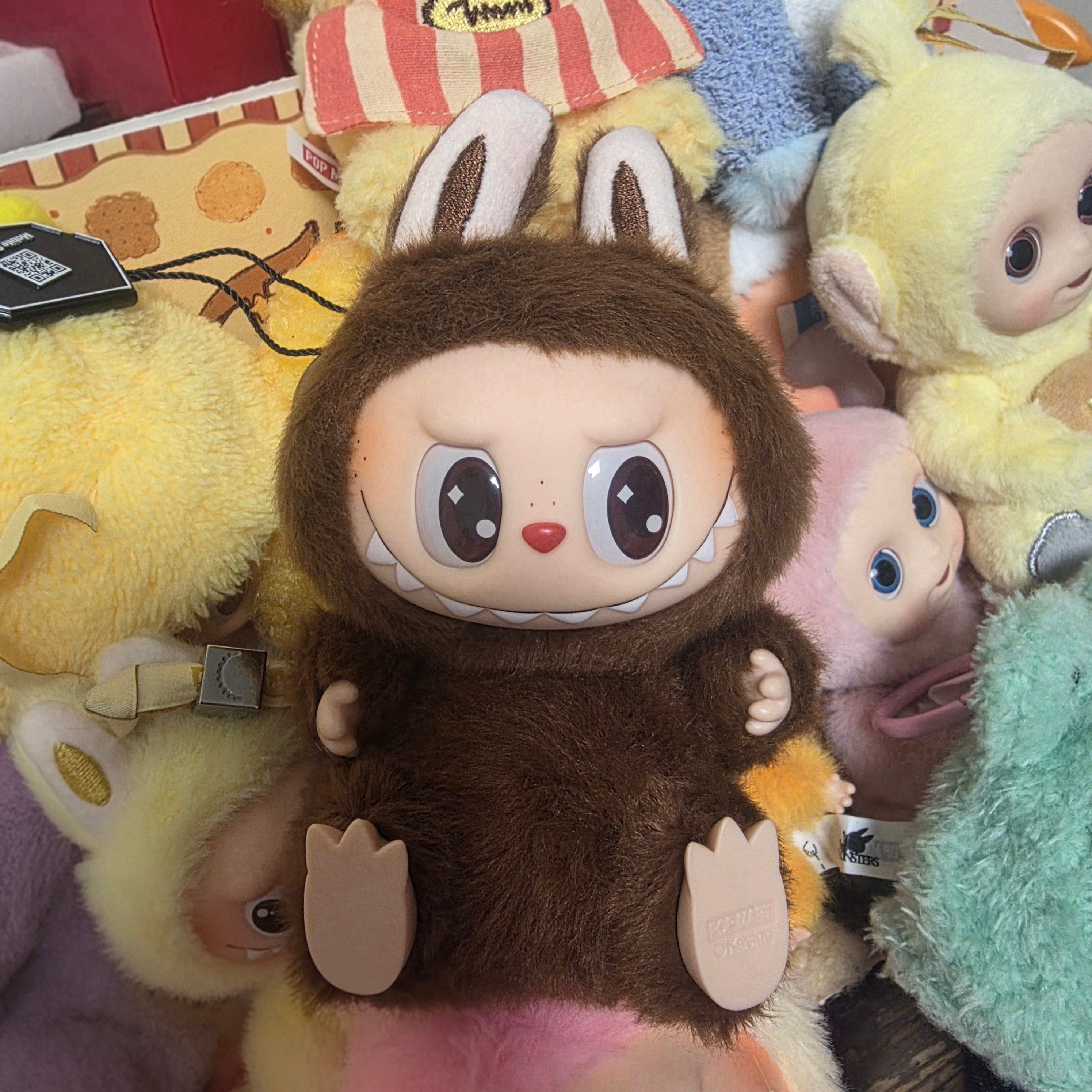 Pop Mart Labubu Let's Play Together Doll Series Duoduo Keyring (Opened Case) 착용 스타일