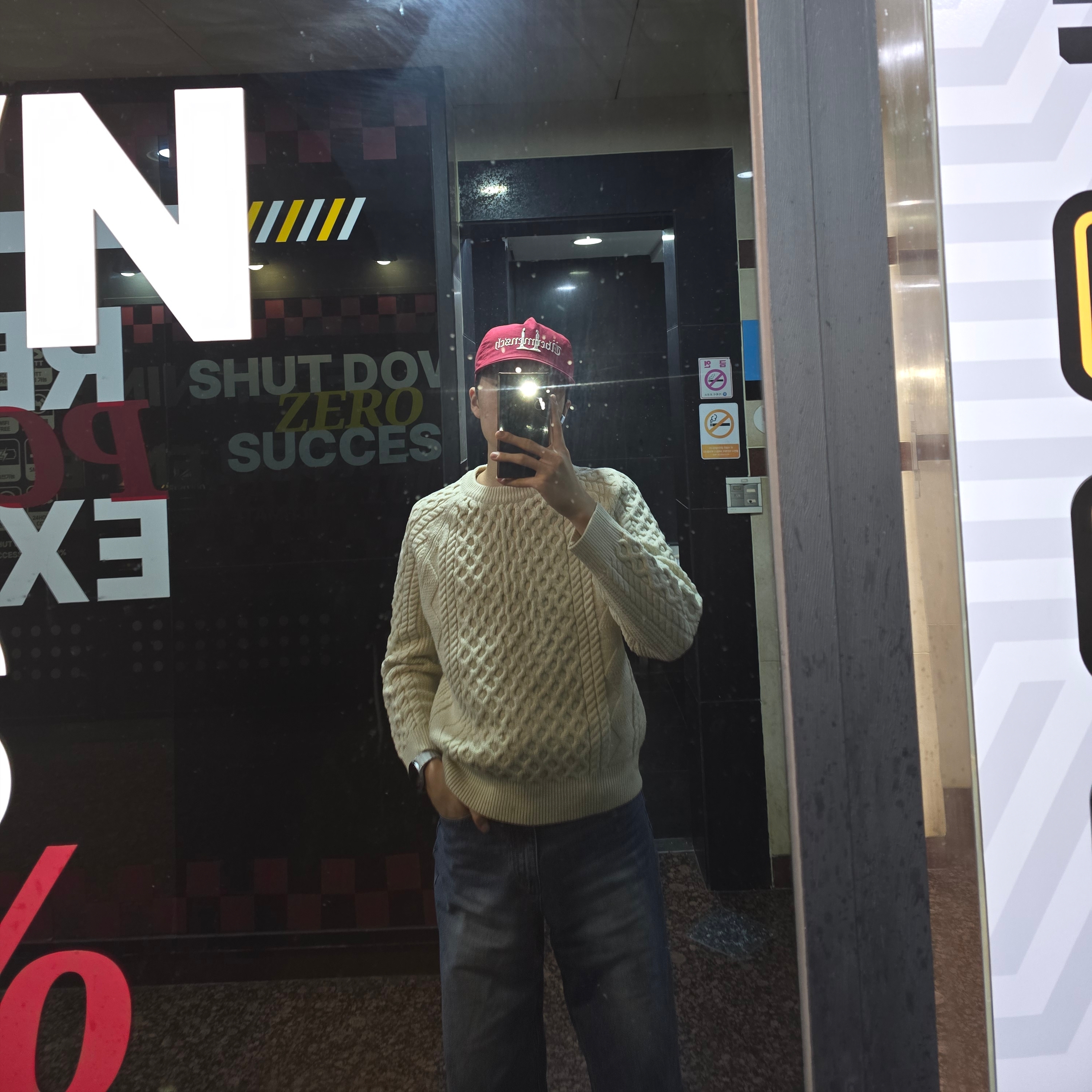 G-DRAGON Ubermensch Cap Burgundy 착용 스타일